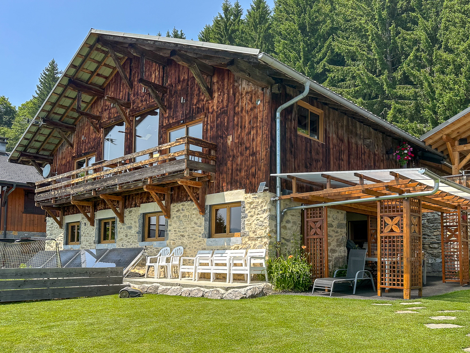 Propriété en France à vendre à Verchaix, Haute-Savoie - &#8364;1 050 000 - photo 