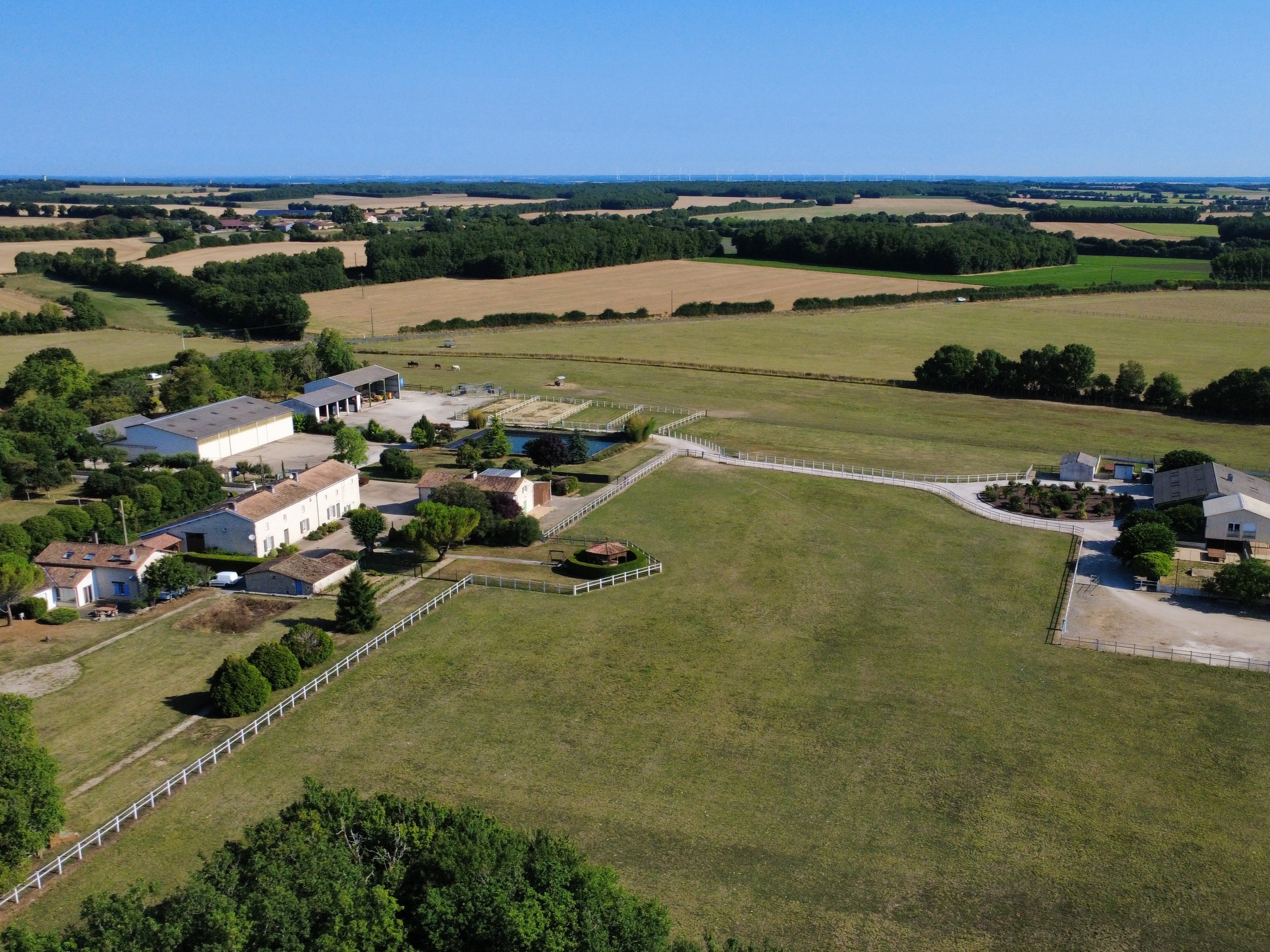Propriété en France à vendre à Aubigné, Deux-Sèvres - &#8364;1 800 000 - photo 