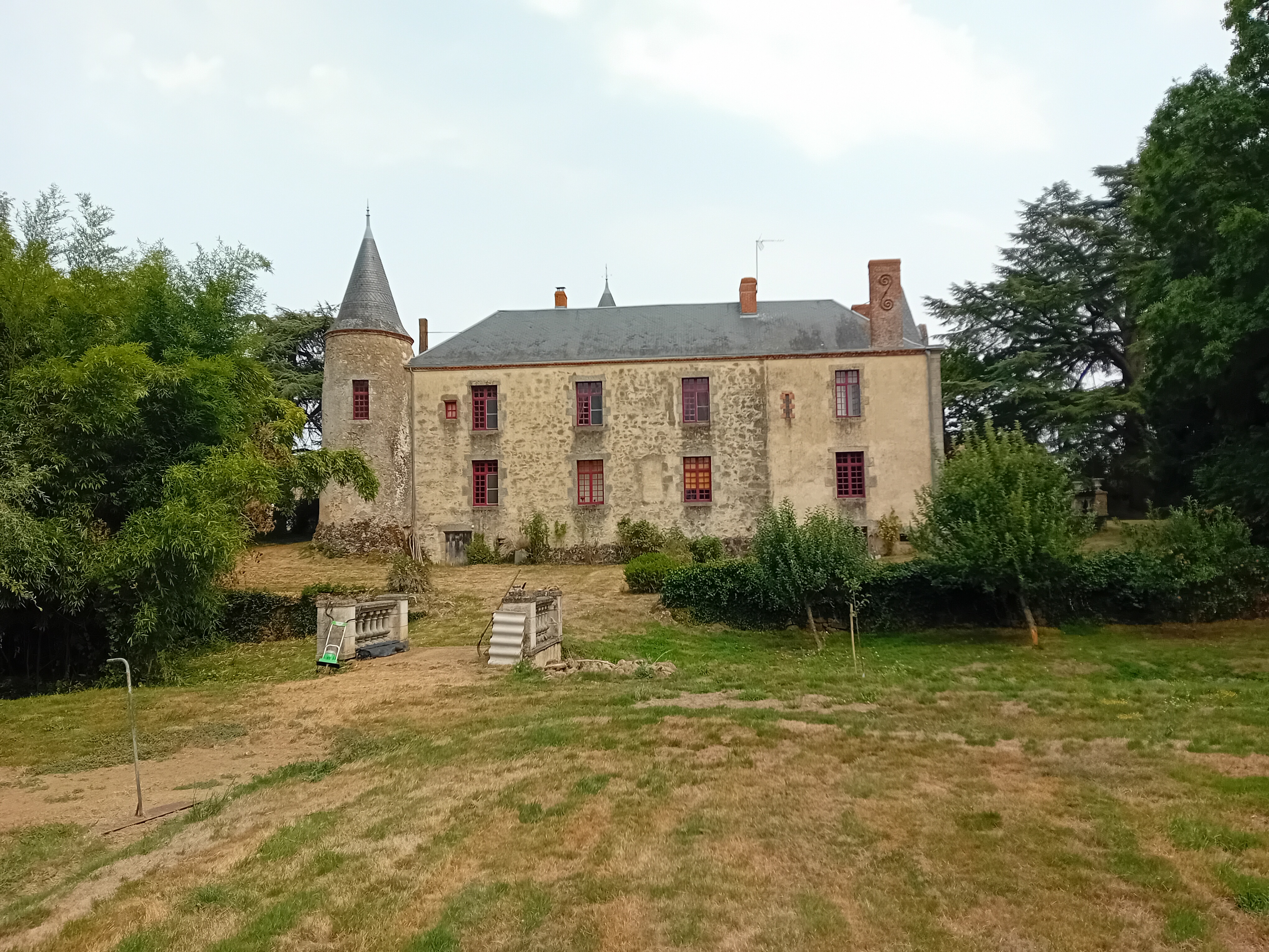 French property for sale in Geay, Deux-Sèvres - €1,170,212 - photo 