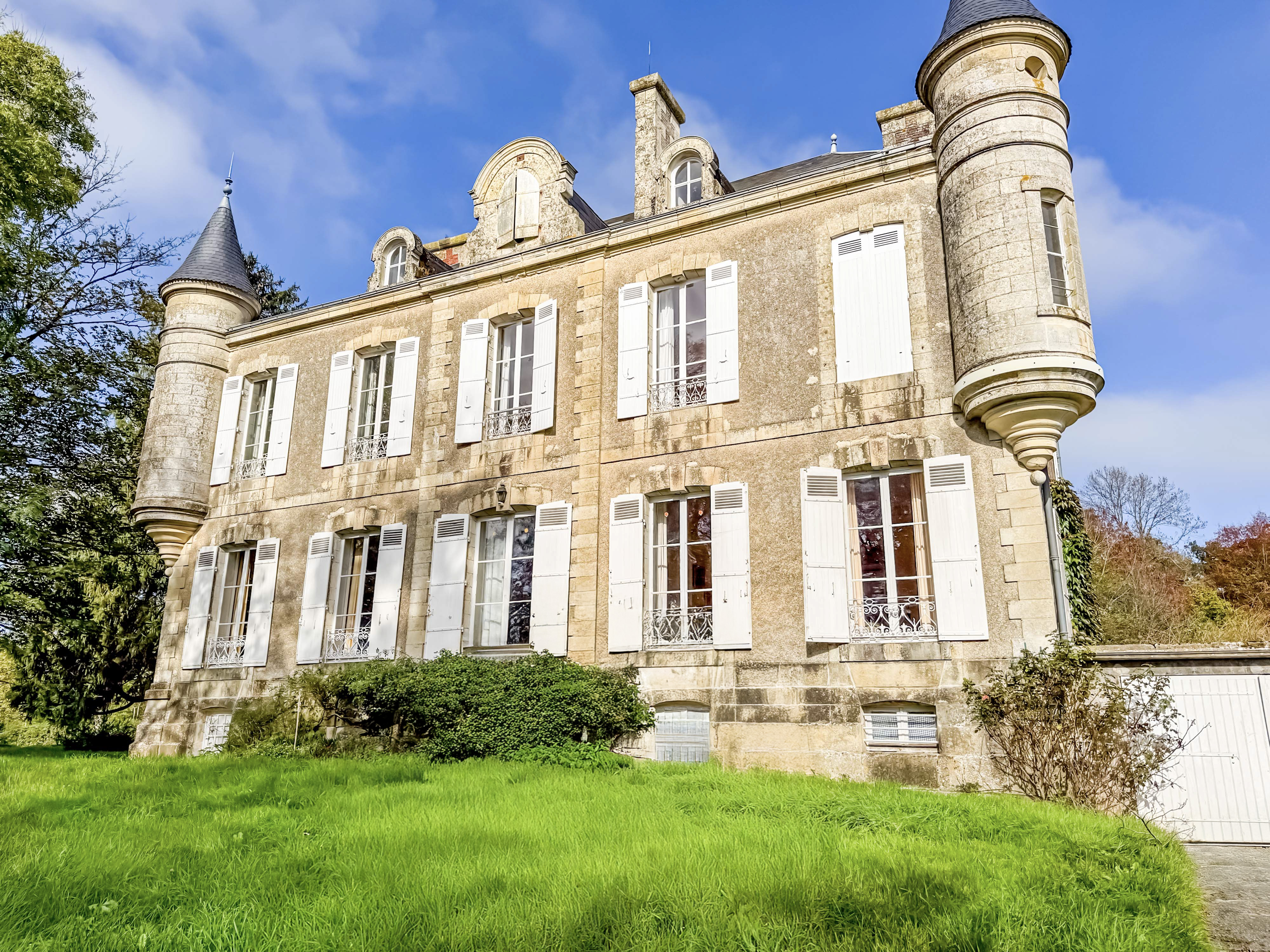 French property for sale in Saint-Maixent-de-Beugné, Deux-Sèvres - €678,000 - photo 