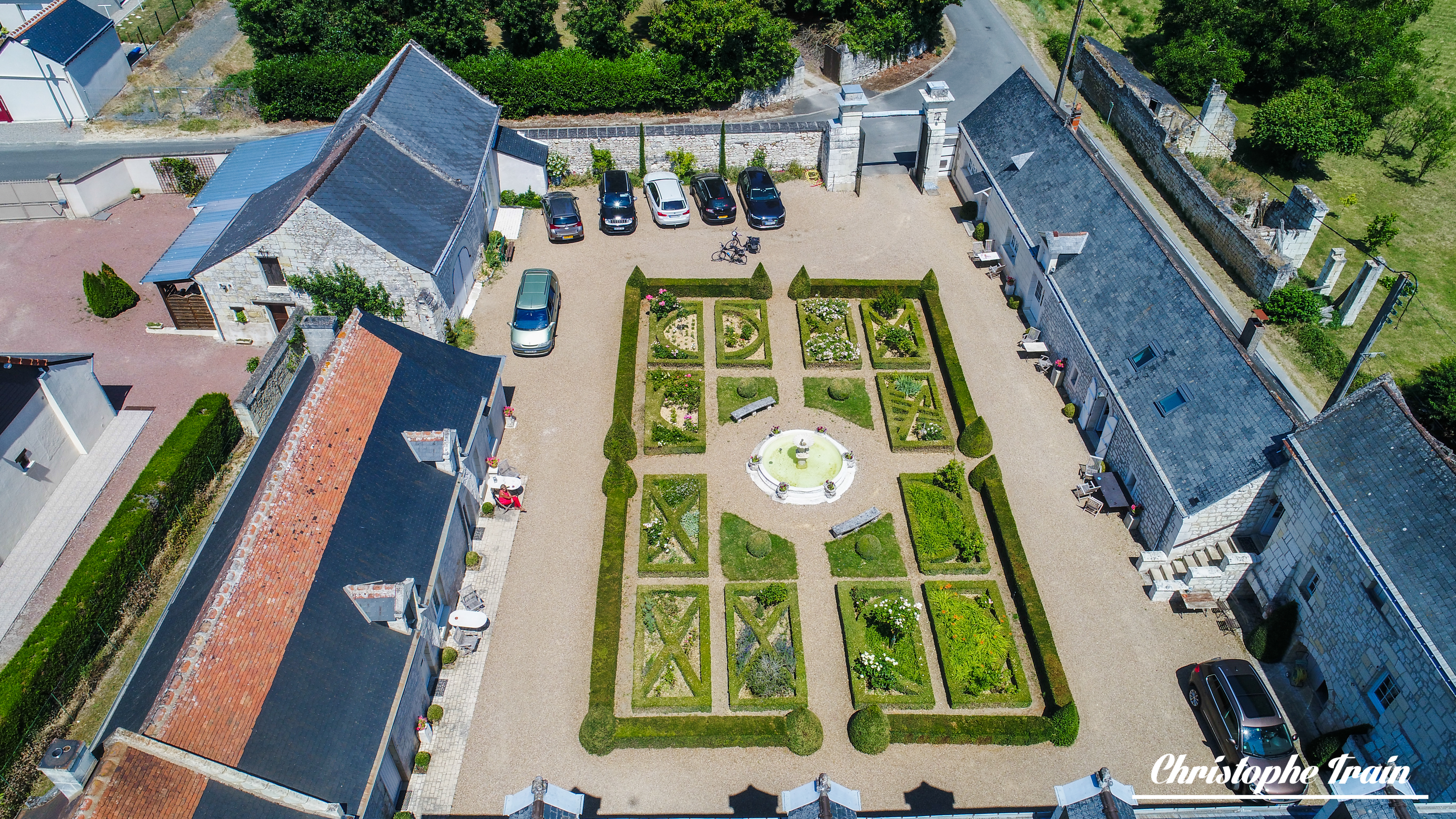 French property for sale in Huismes, Indre-et-Loire - €1,100,000 - photo 