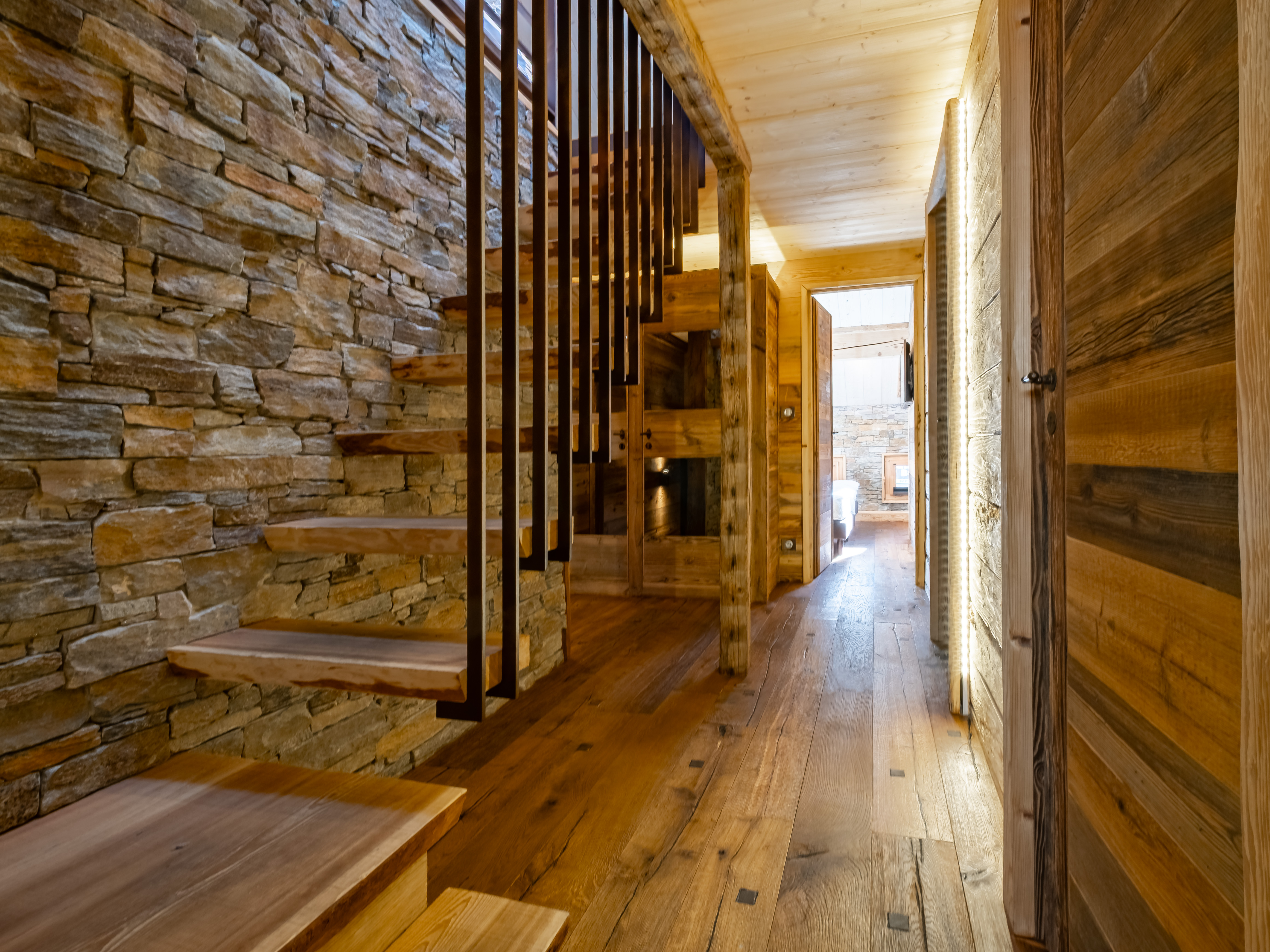 Propriété en France à vendre à MERIBEL LES ALLUES, Savoie - &#8364;1 270 000 - photo 