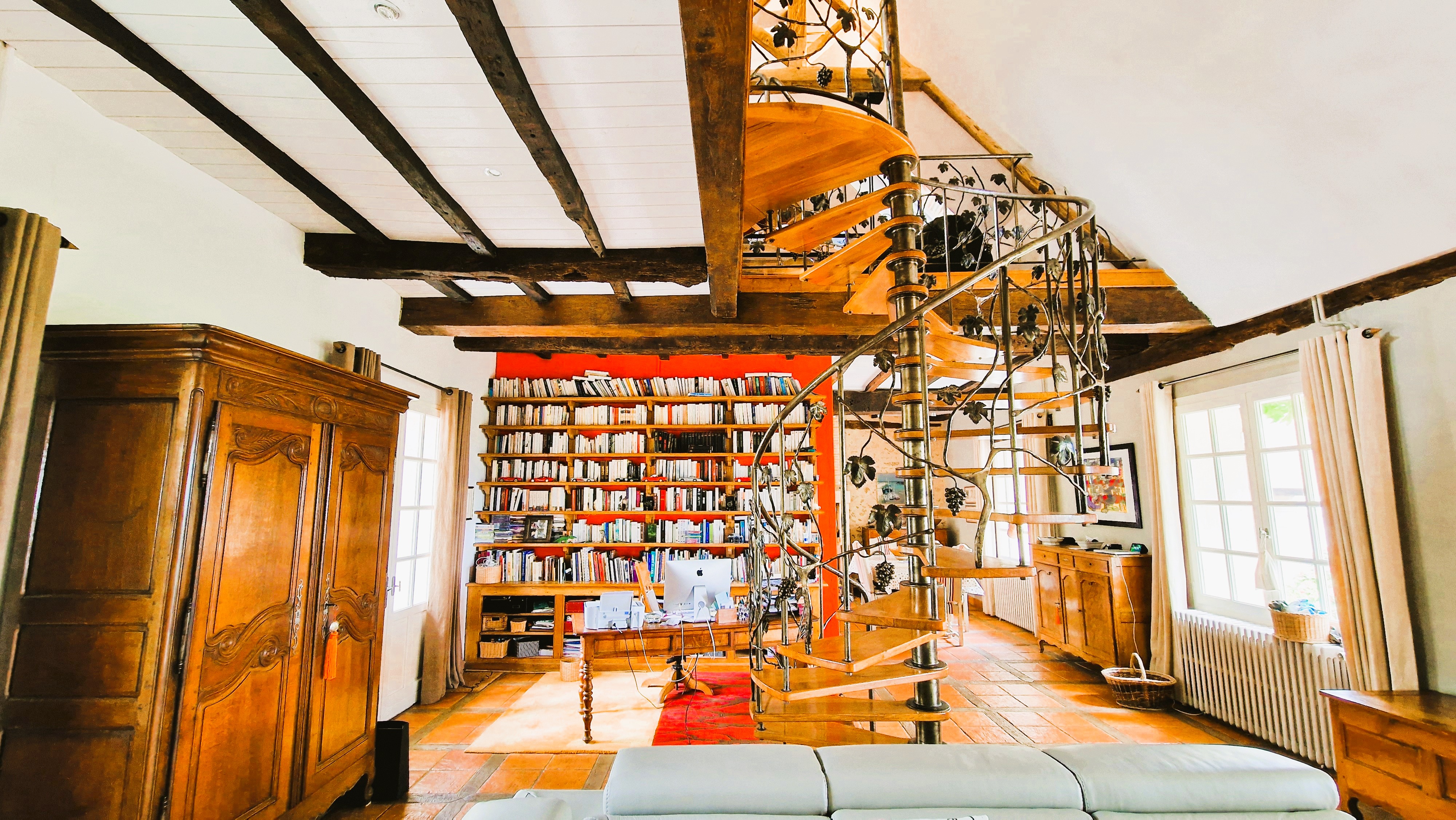 Propriété en France à vendre à Église-Neuve-d'Issac, Dordogne - €950 000 - photo 