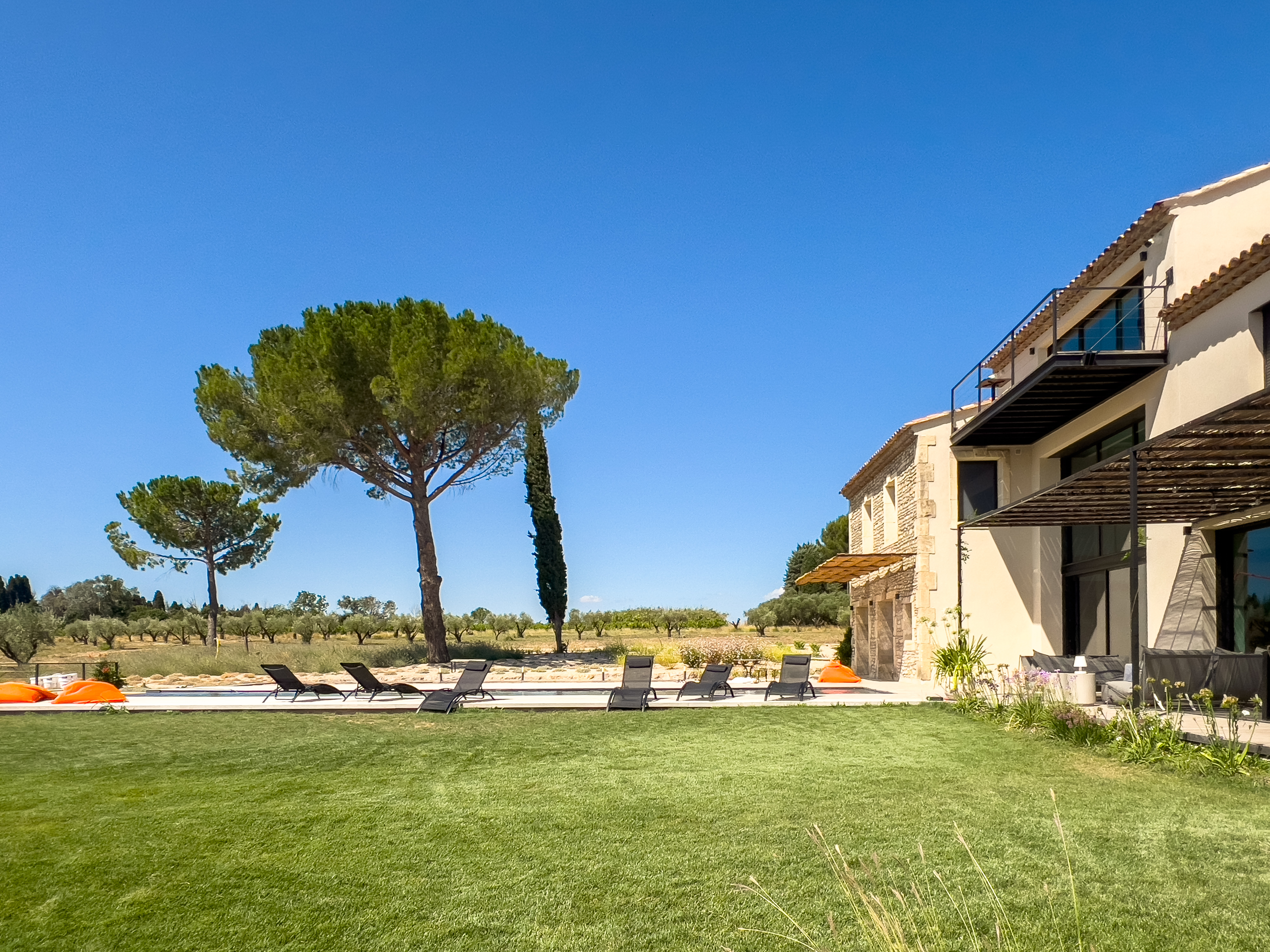 French property for sale in Noves, Bouches-du-Rhône - €3,500,000 - photo 