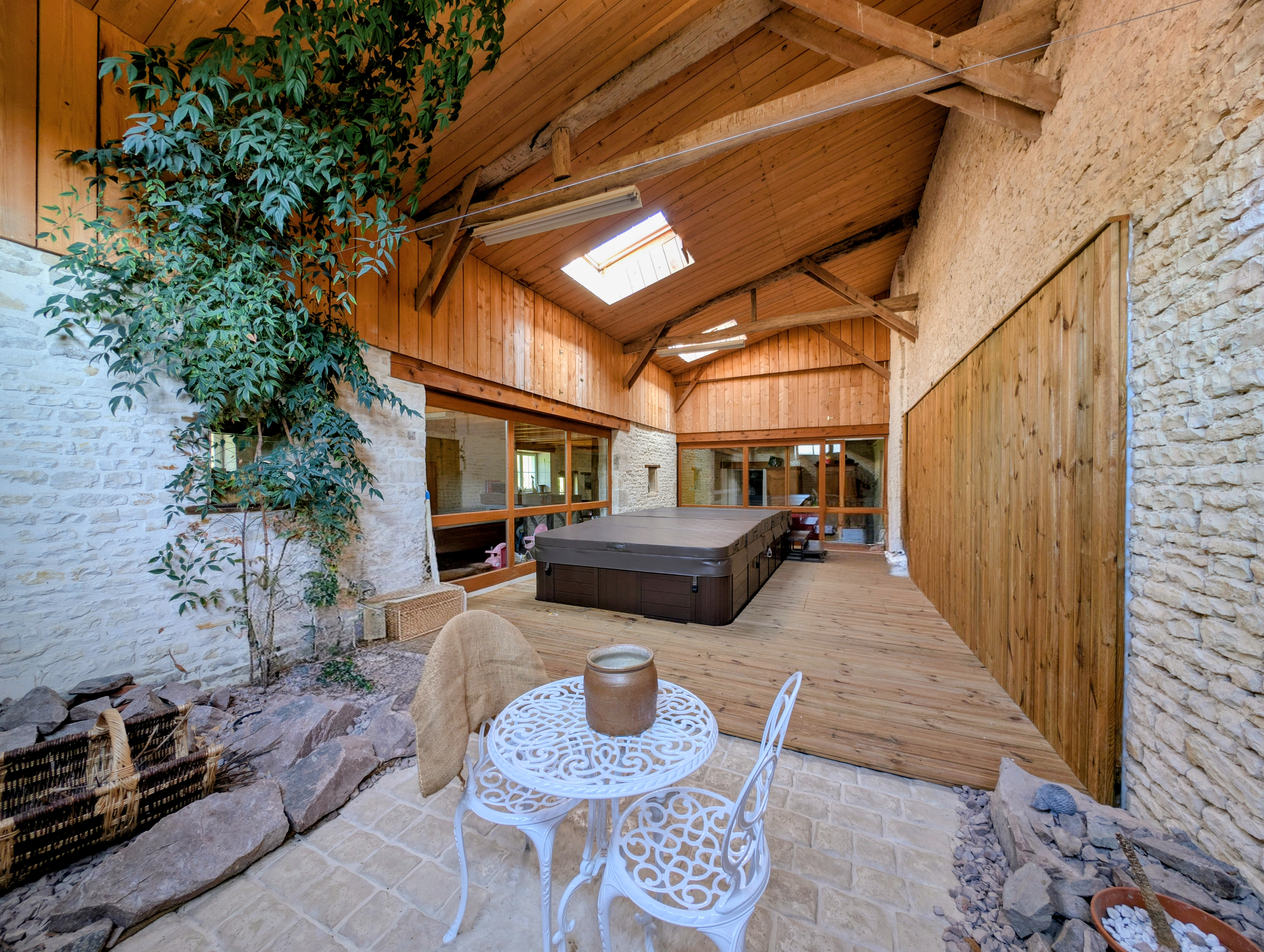 Propriété en France à vendre à Aubigné, Deux-Sèvres - &#8364;1 800 000 - photo 