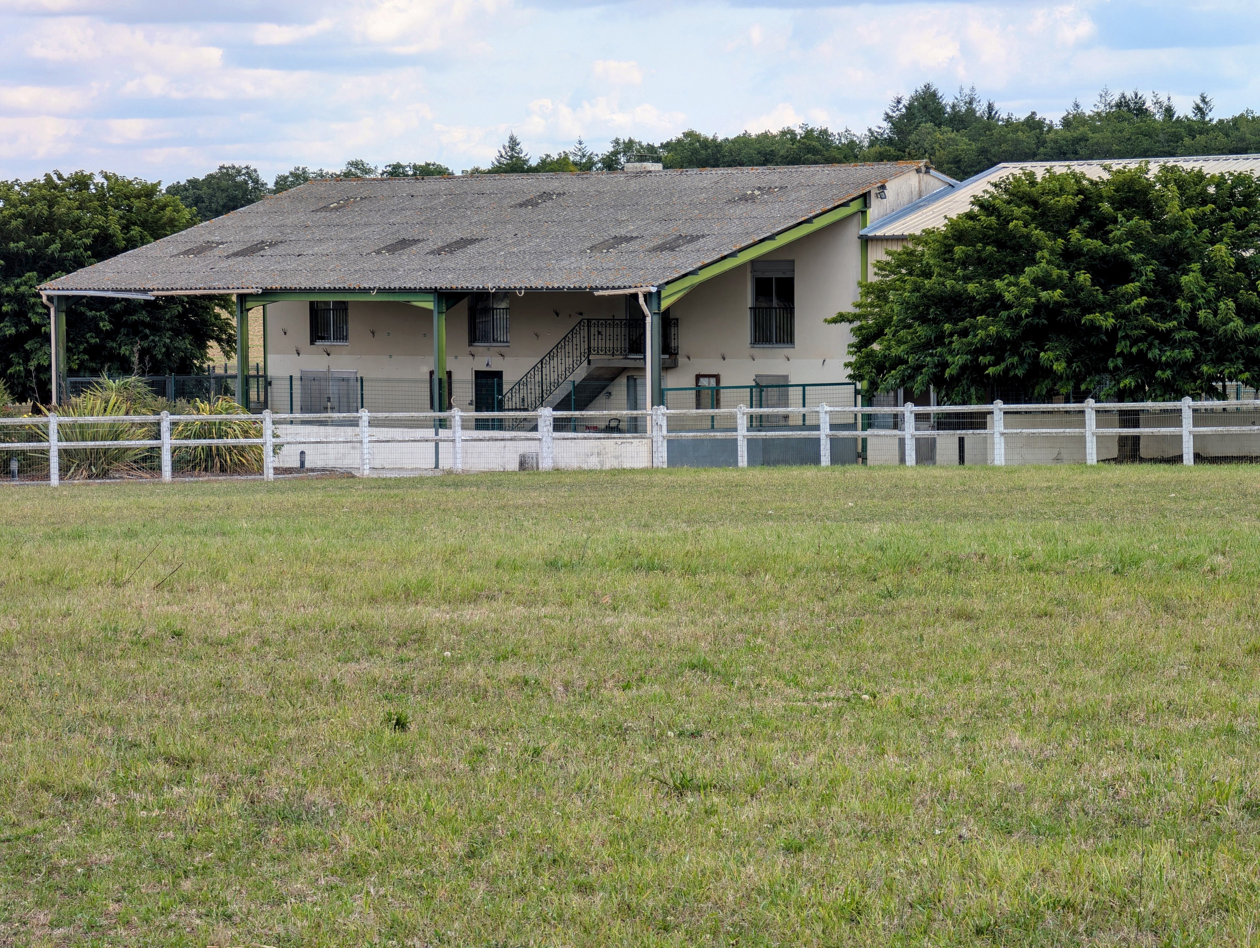 Propriété en France à vendre à Aubigné, Deux-Sèvres - &#8364;1 800 000 - photo 