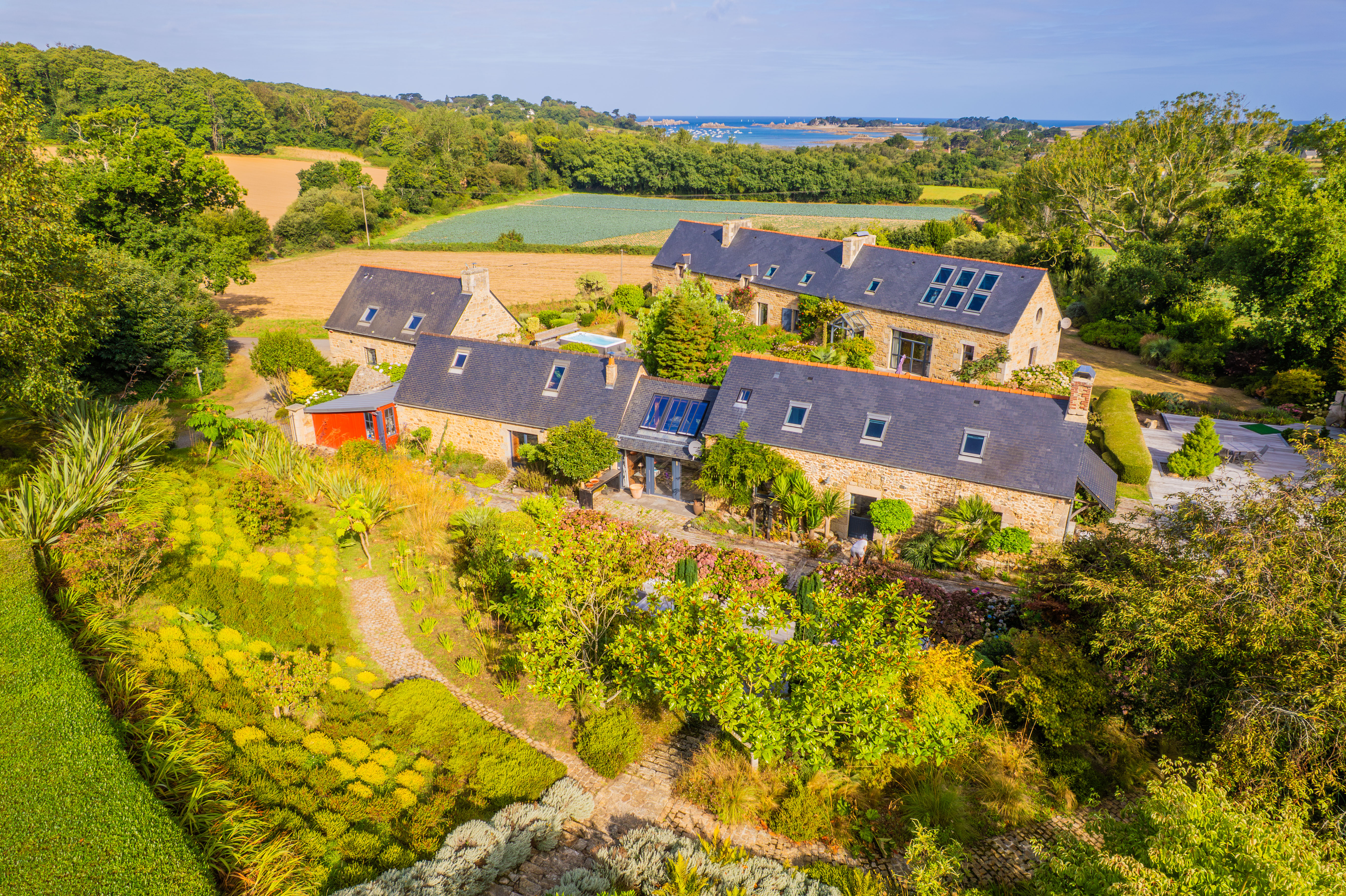 French property for sale in Penvénan, Côtes-d'Armor - €2,457,600 - photo 