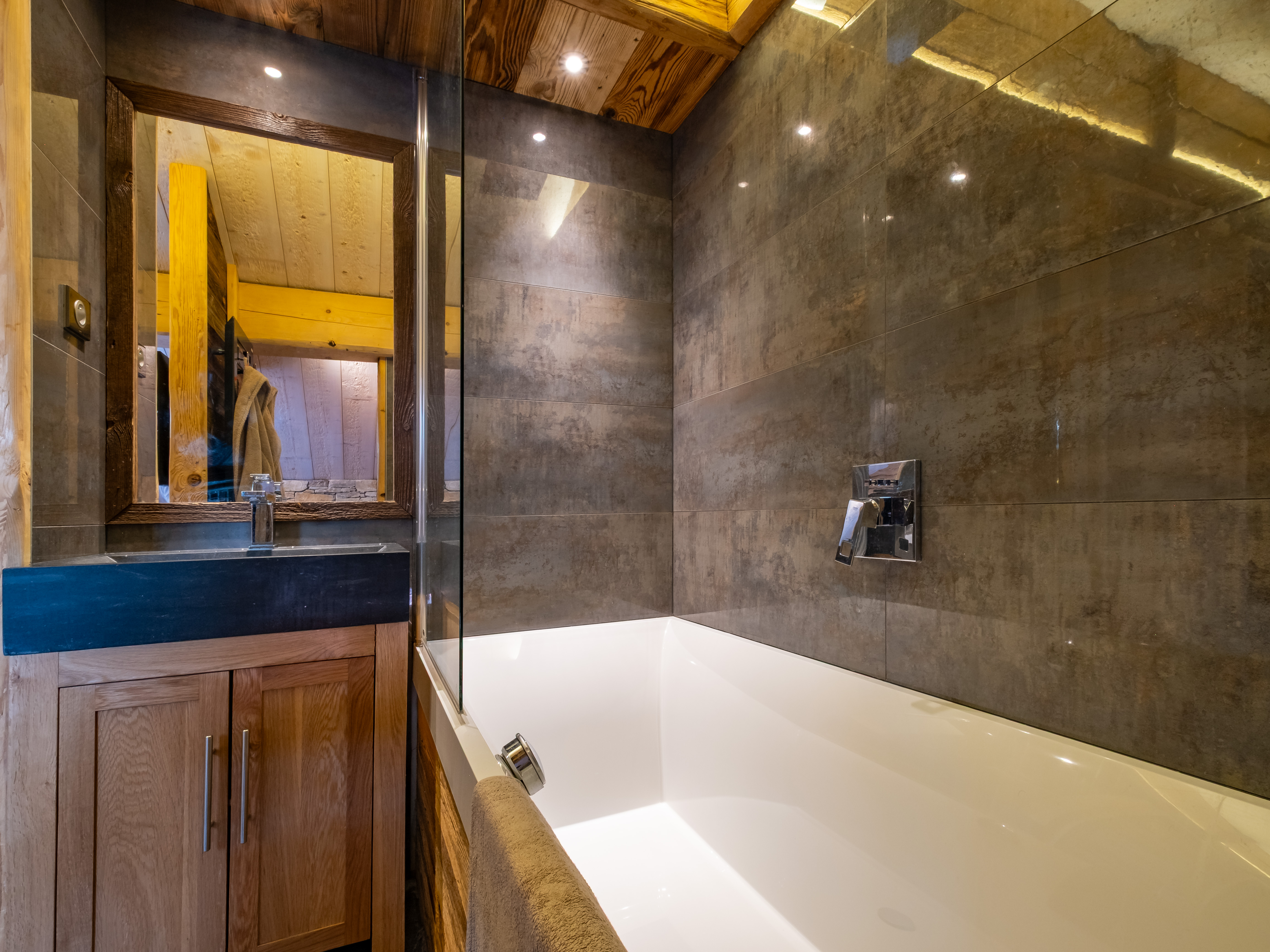 Propriété en France à vendre à MERIBEL LES ALLUES, Savoie - &#8364;1 270 000 - photo 