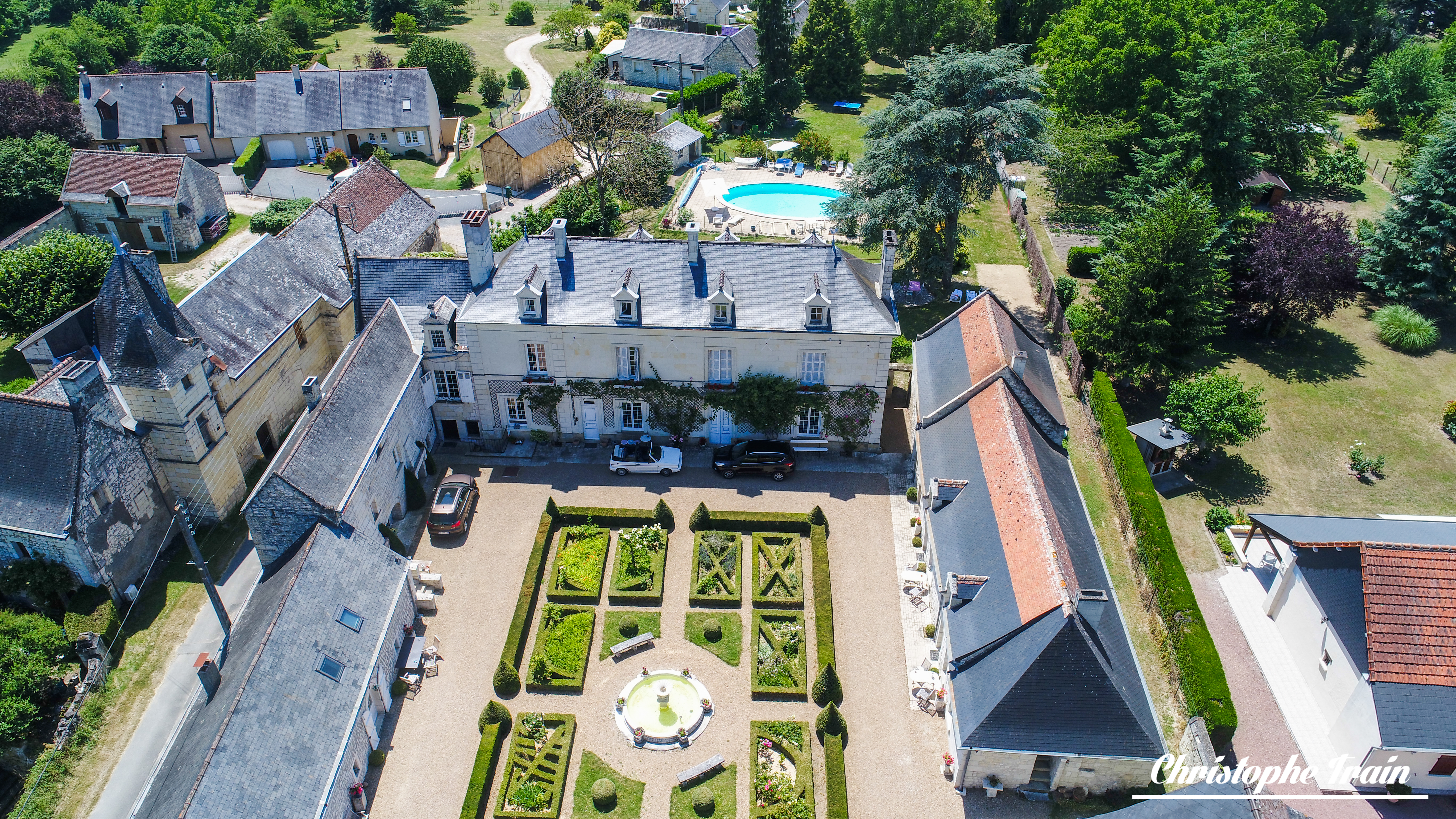French property for sale in Huismes, Indre-et-Loire - €1,100,000 - photo 