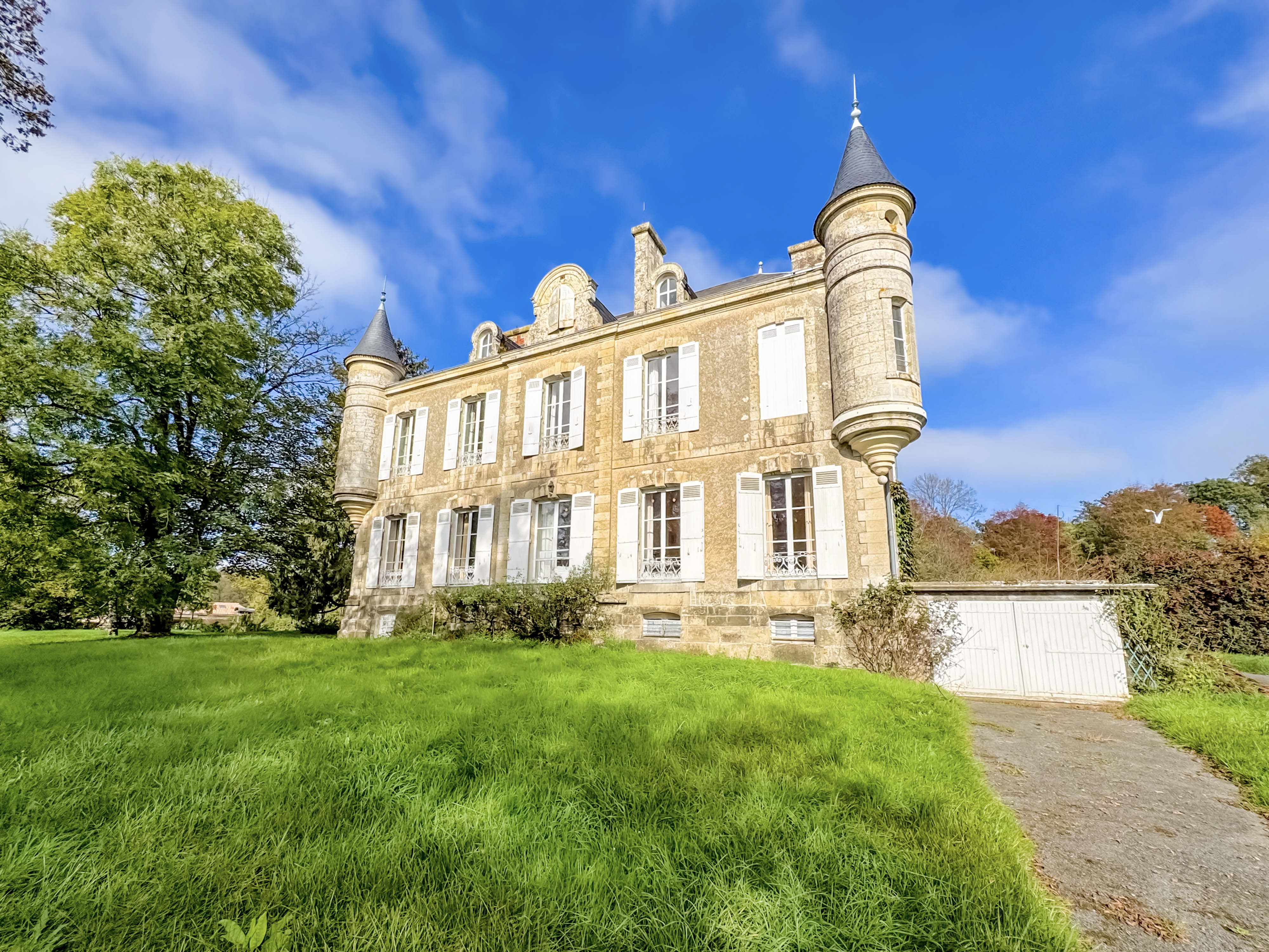French property for sale in Saint-Maixent-de-Beugné, Deux-Sèvres - €678,000 - photo 