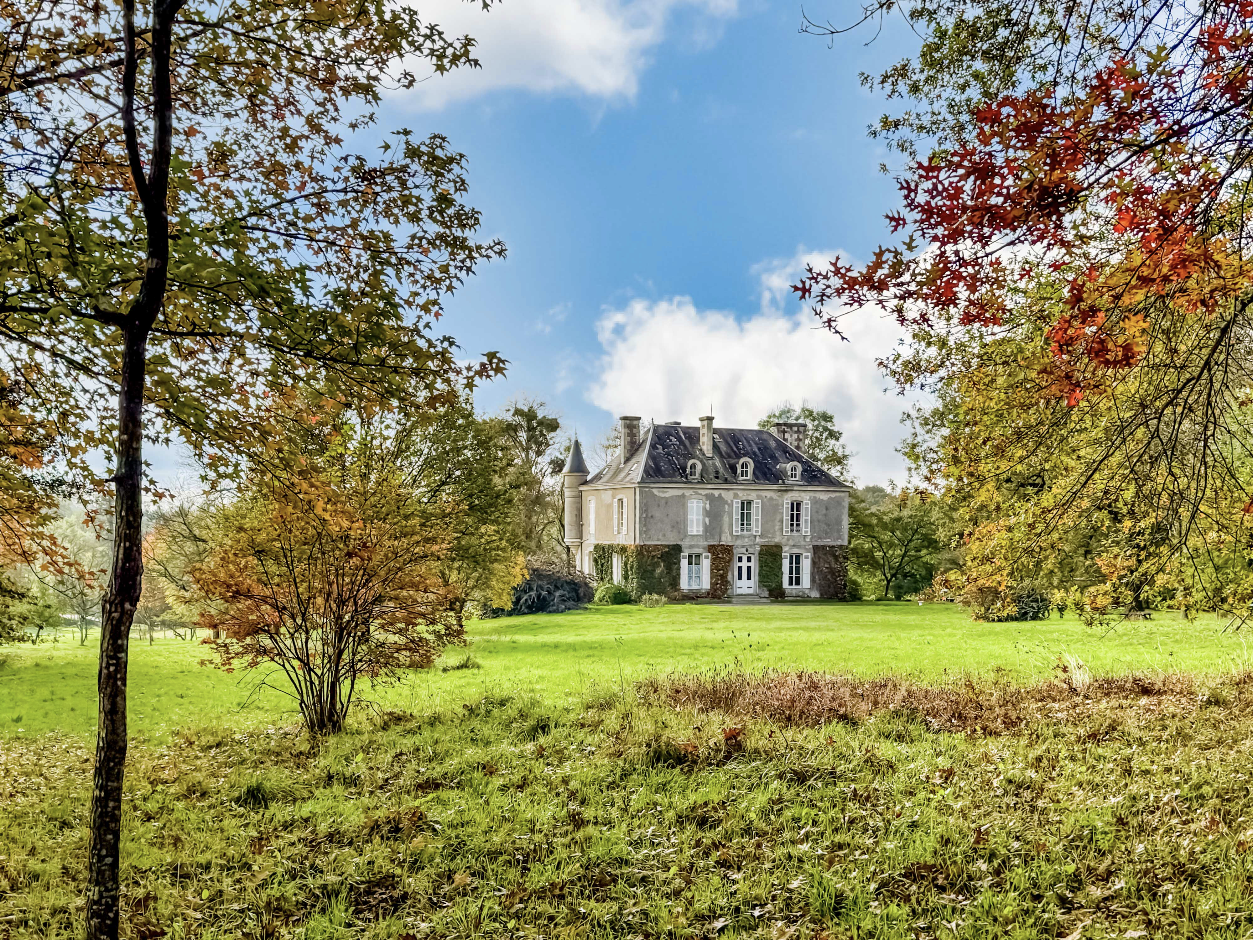 French property for sale in Saint-Maixent-de-Beugné, Deux-Sèvres - €678,000 - photo 