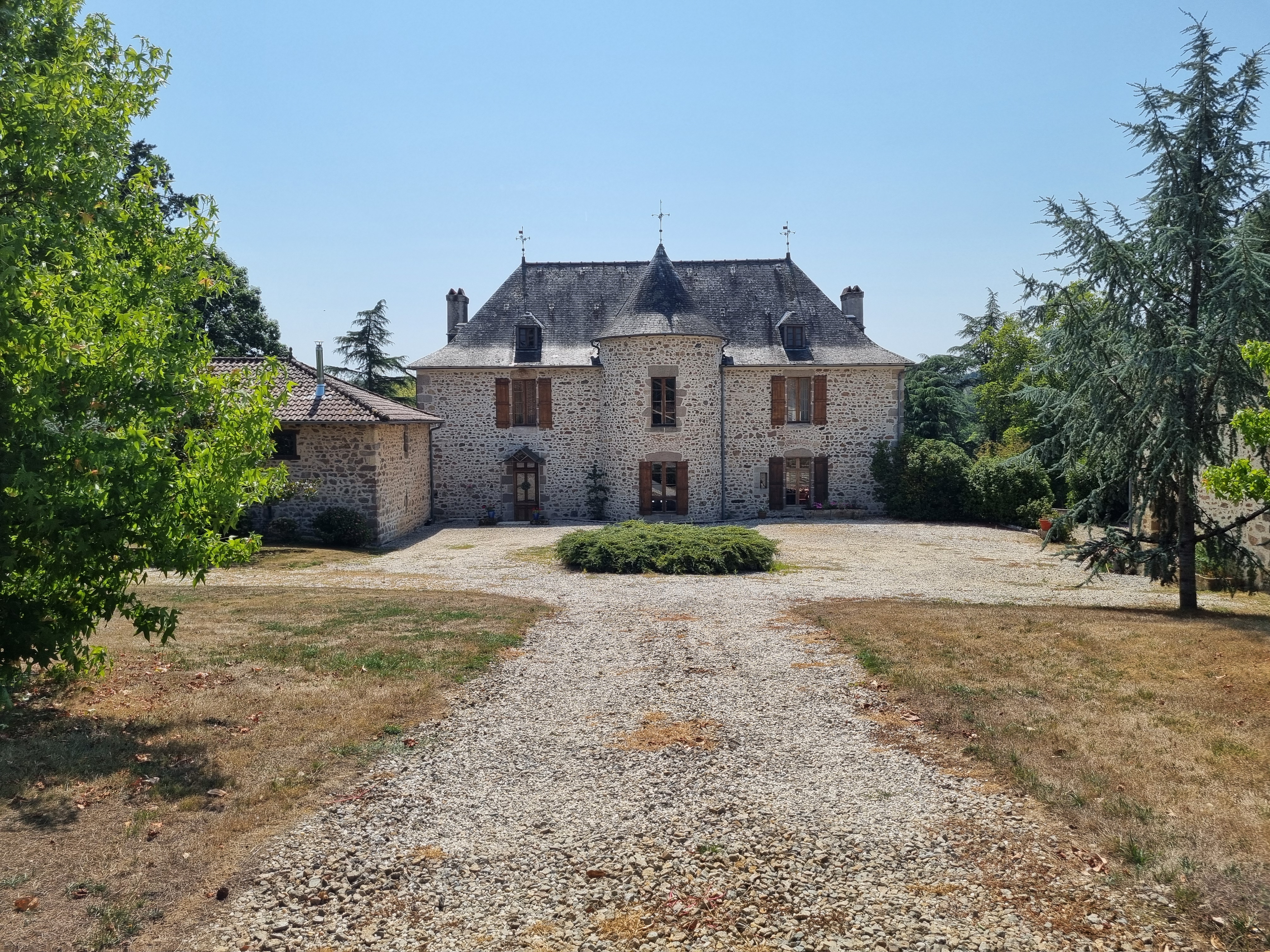 French property for sale in Lesterps, Charente - €1,054,700 - photo 