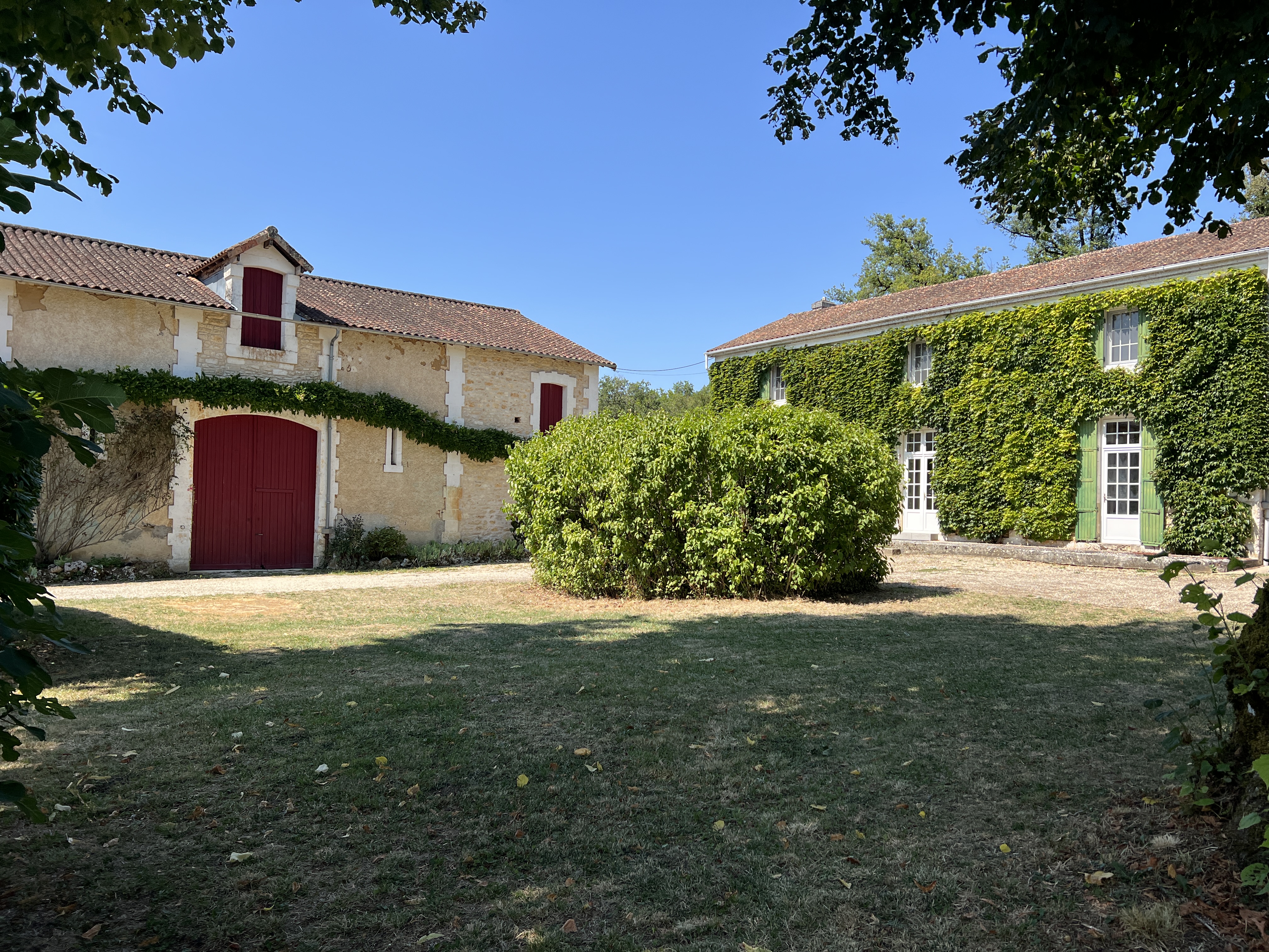 Propriété en France à vendre à Négrondes, Dordogne - &#8364;667 800 - photo 