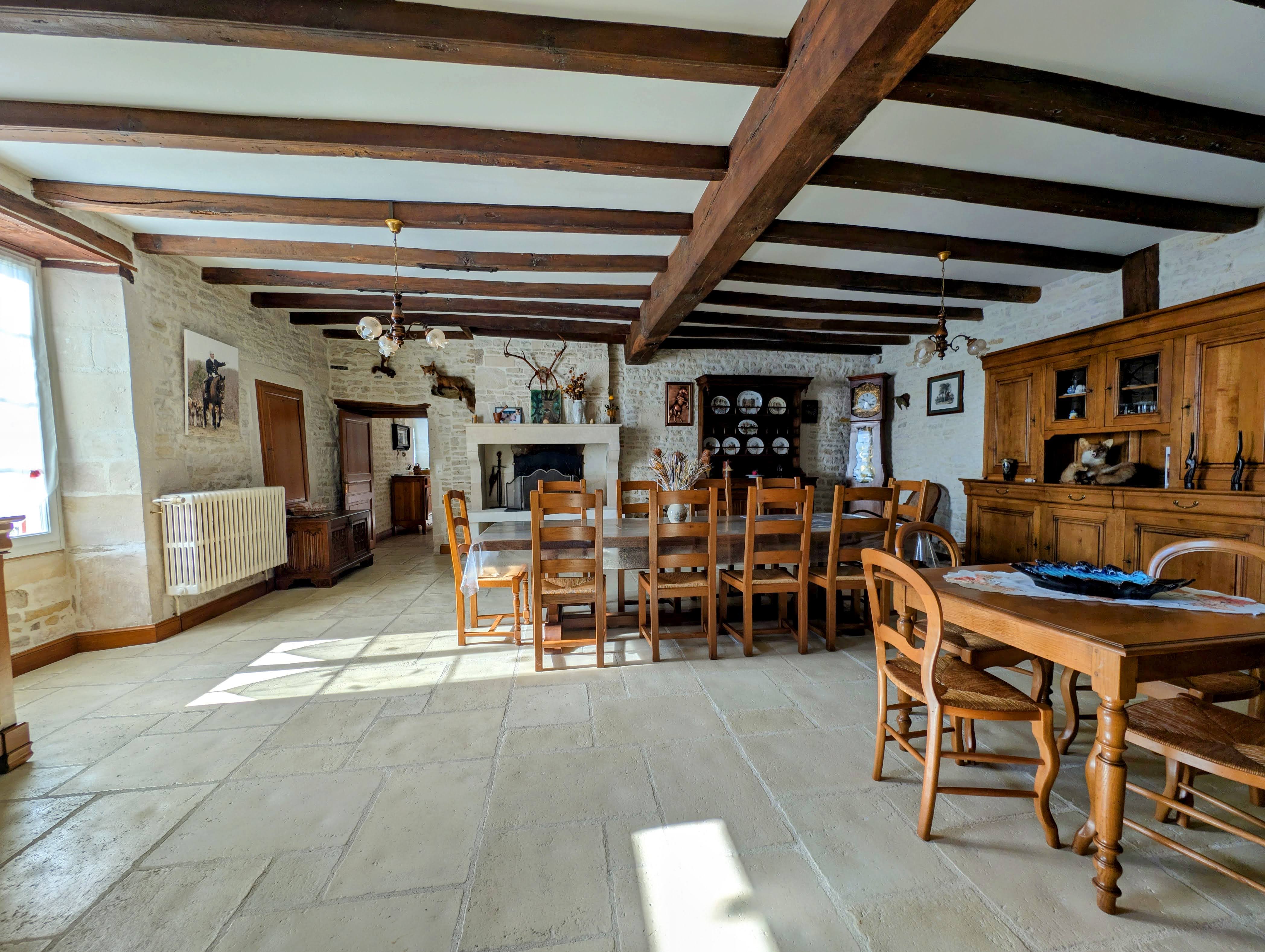 Propriété en France à vendre à Aubigné, Deux-Sèvres - &#8364;1 800 000 - photo 