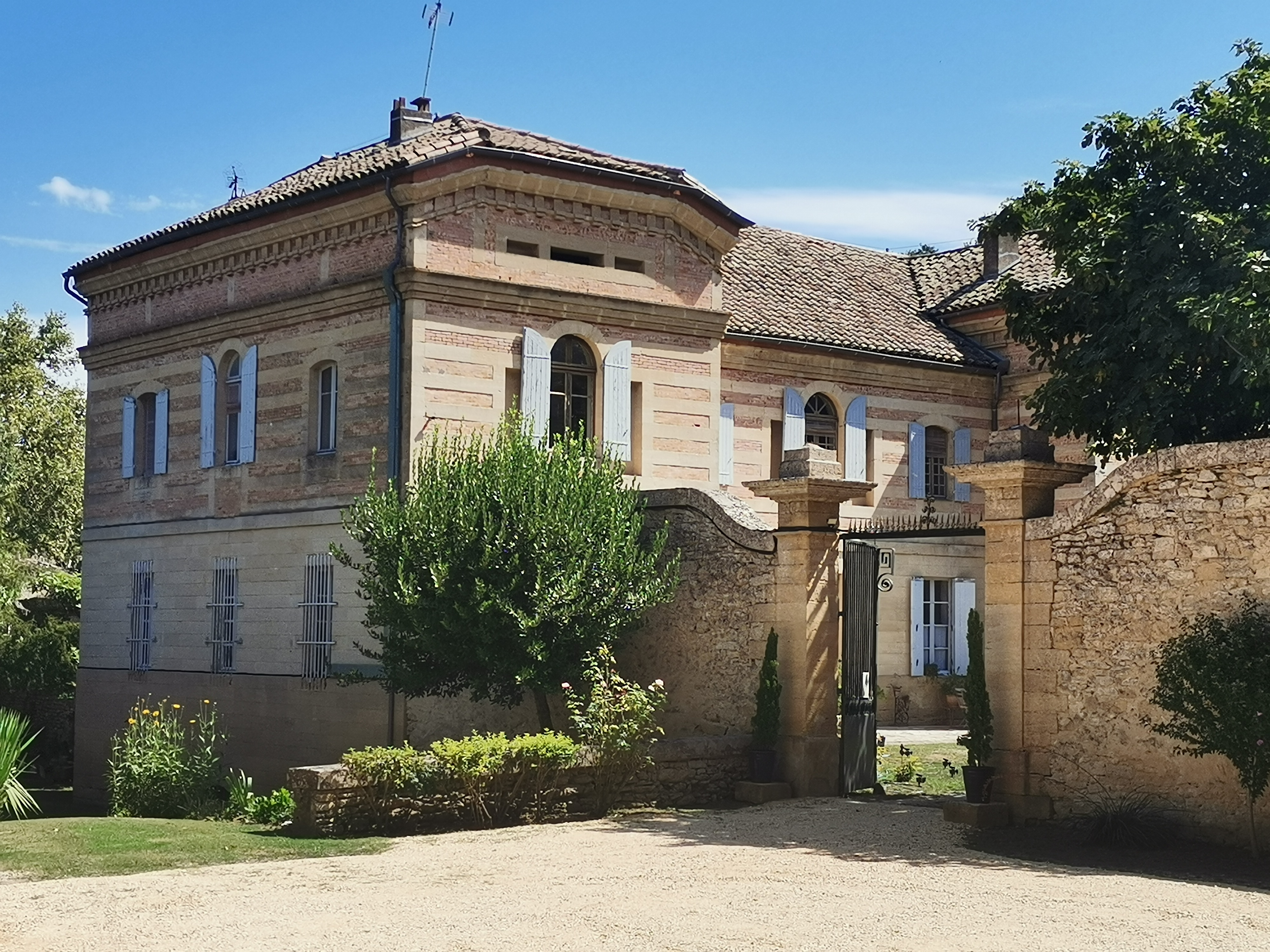 French property for sale in Uzès, Gard - €1,300,000 - photo 