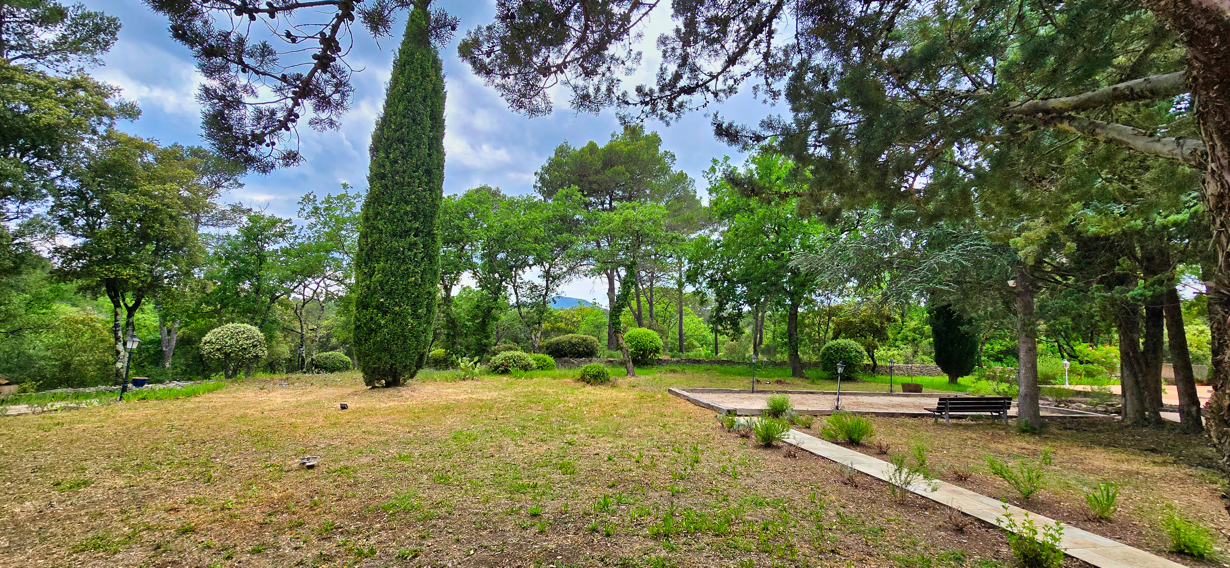 French property for sale in Besse-sur-Issole, Var - €1,850,000 - photo 