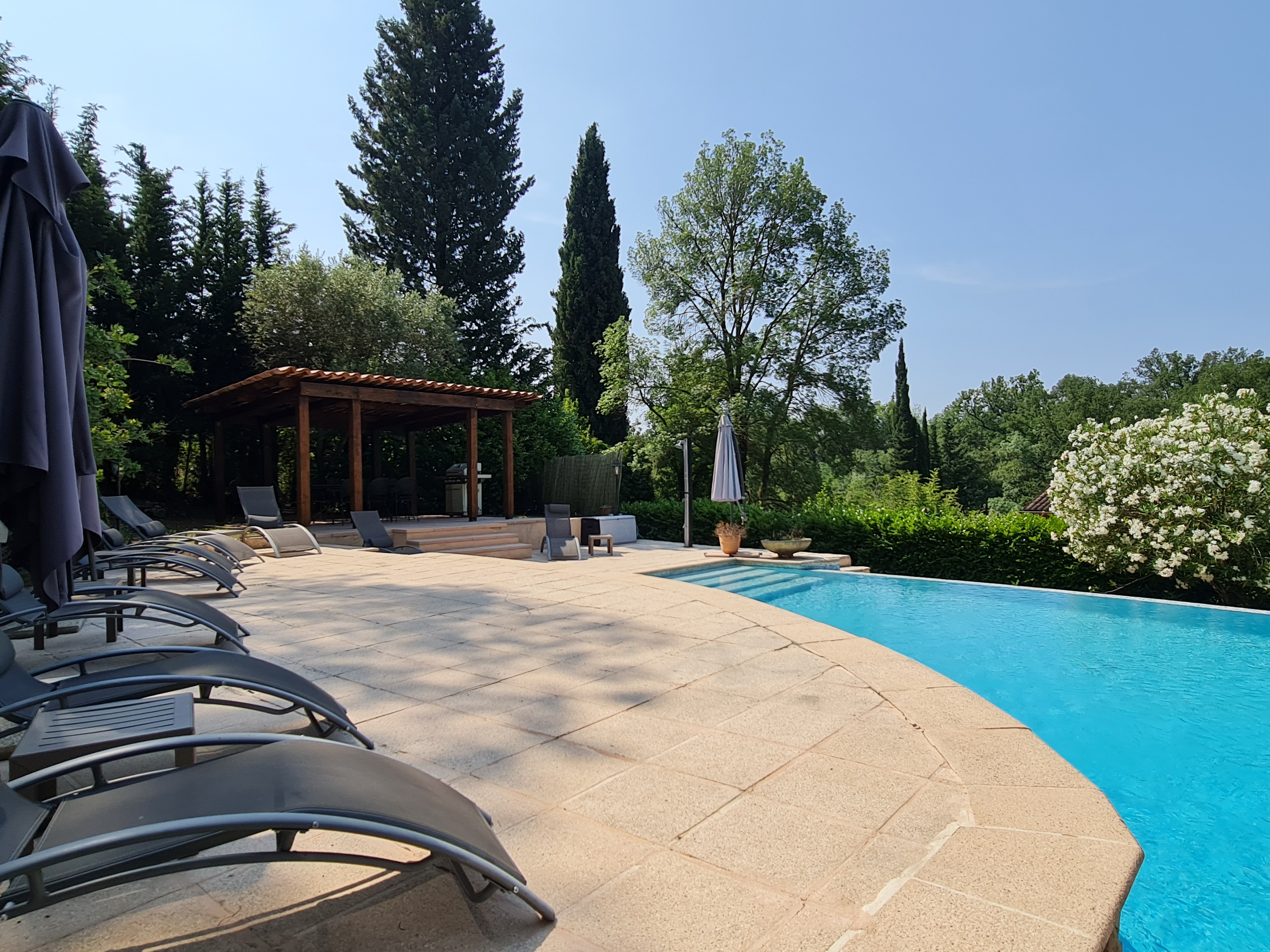 Propriété en France à vendre à Châteauneuf-Grasse, Alpes-Maritimes - &#8364;999 000 - photo 