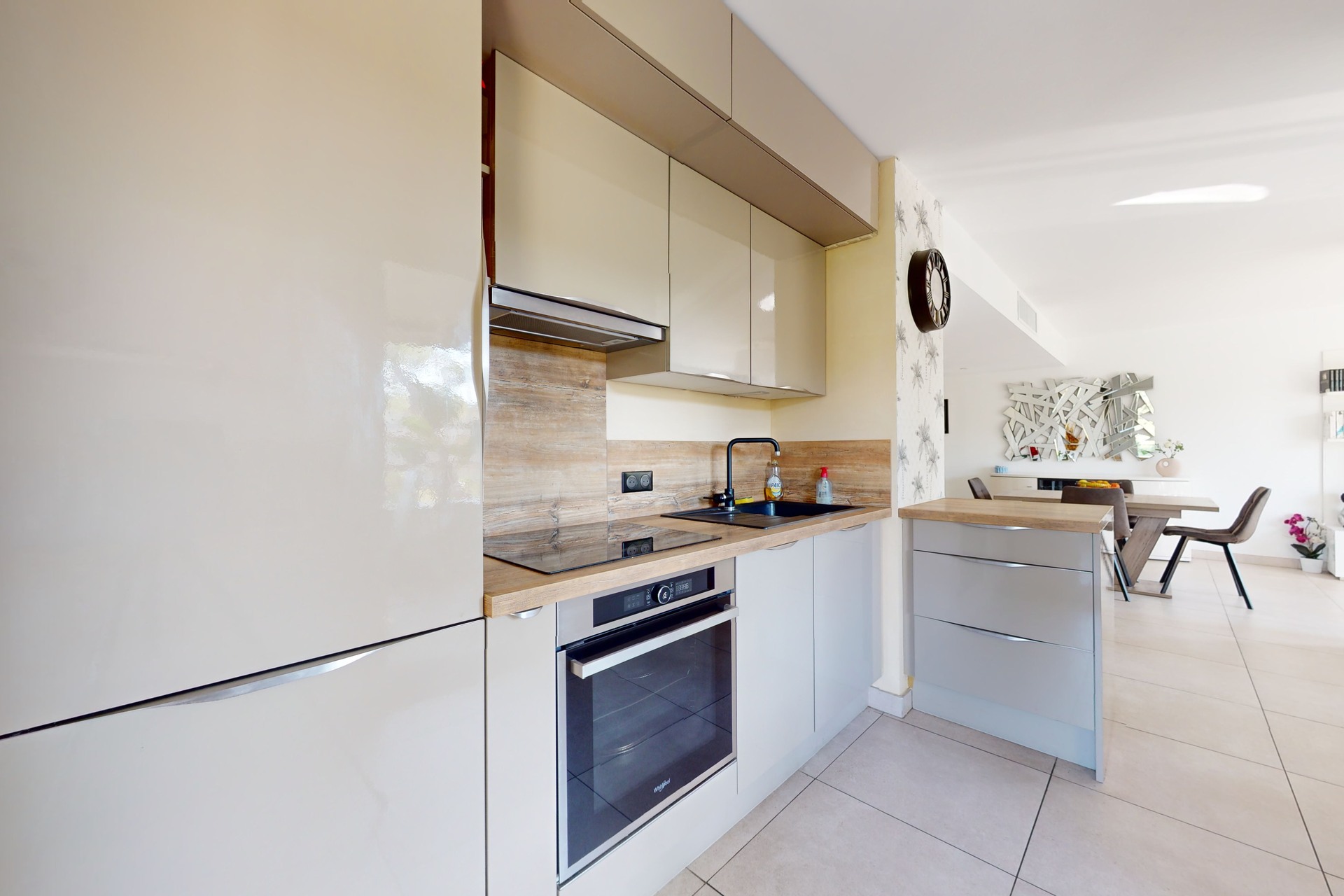 Propriété en France à vendre à Villeneuve-Loubet, Alpes-Maritimes - &#8364;990 000 - photo 
