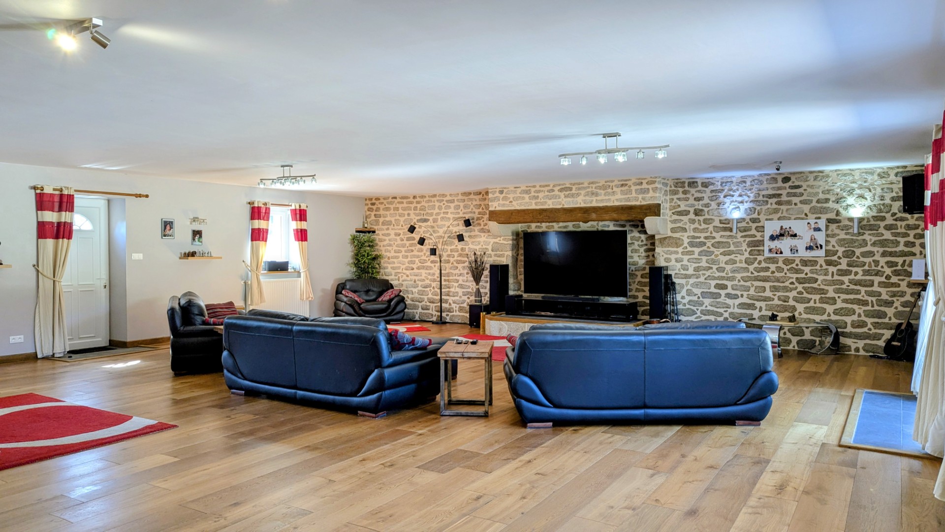 Propriété en France à vendre à Plouray, Morbihan - &#8364;858 600 - photo 