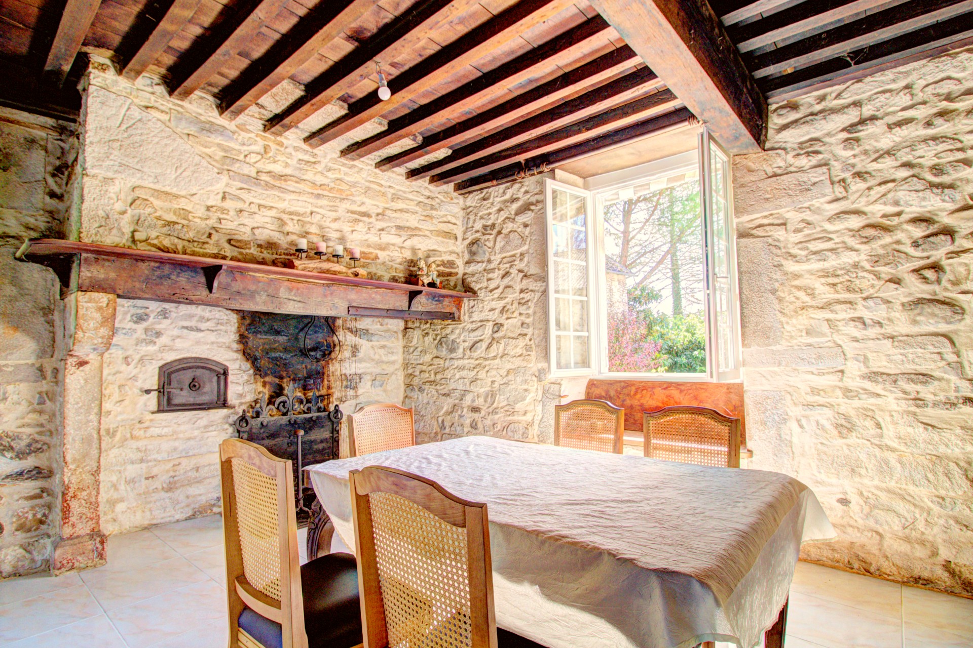 French property for sale in Pau, Pyrénées-Atlantiques - €595,000 - photo 