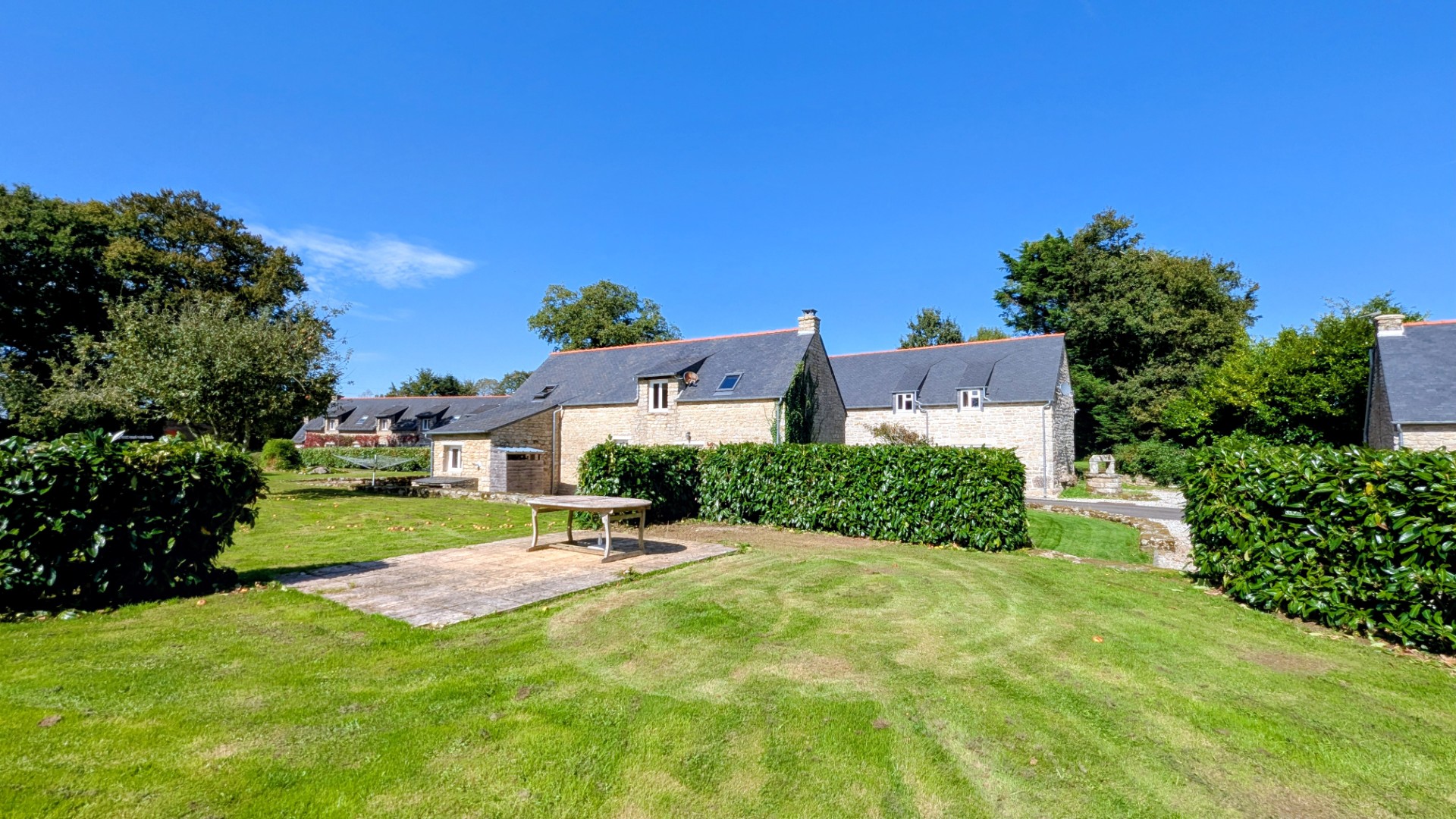 Propriété en France à vendre à Plouray, Morbihan - &#8364;858 600 - photo 