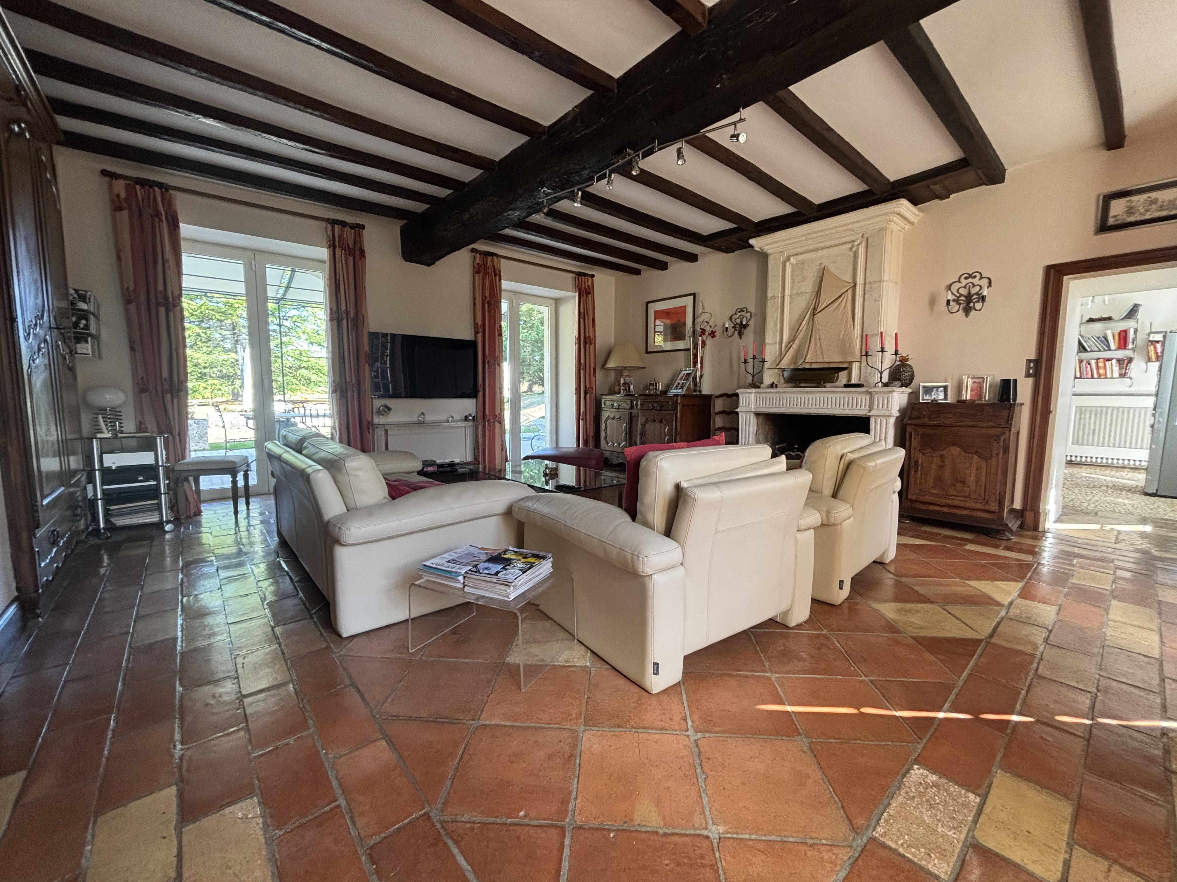 Propriété en France à vendre à Angoulême, Charente - €763 200 - photo 