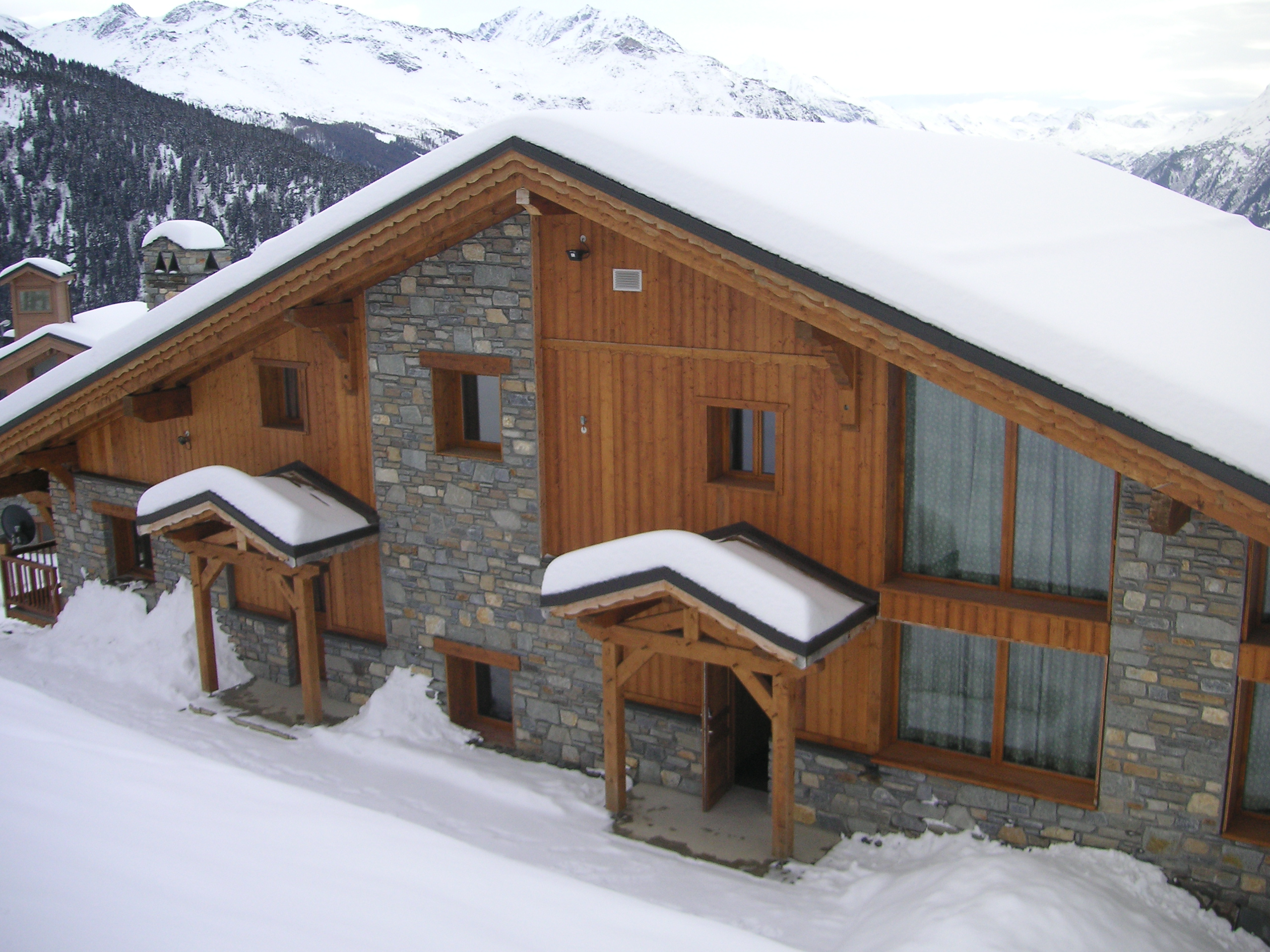 French property for sale in Montvalezan, Savoie - €1,195,000 - photo 
