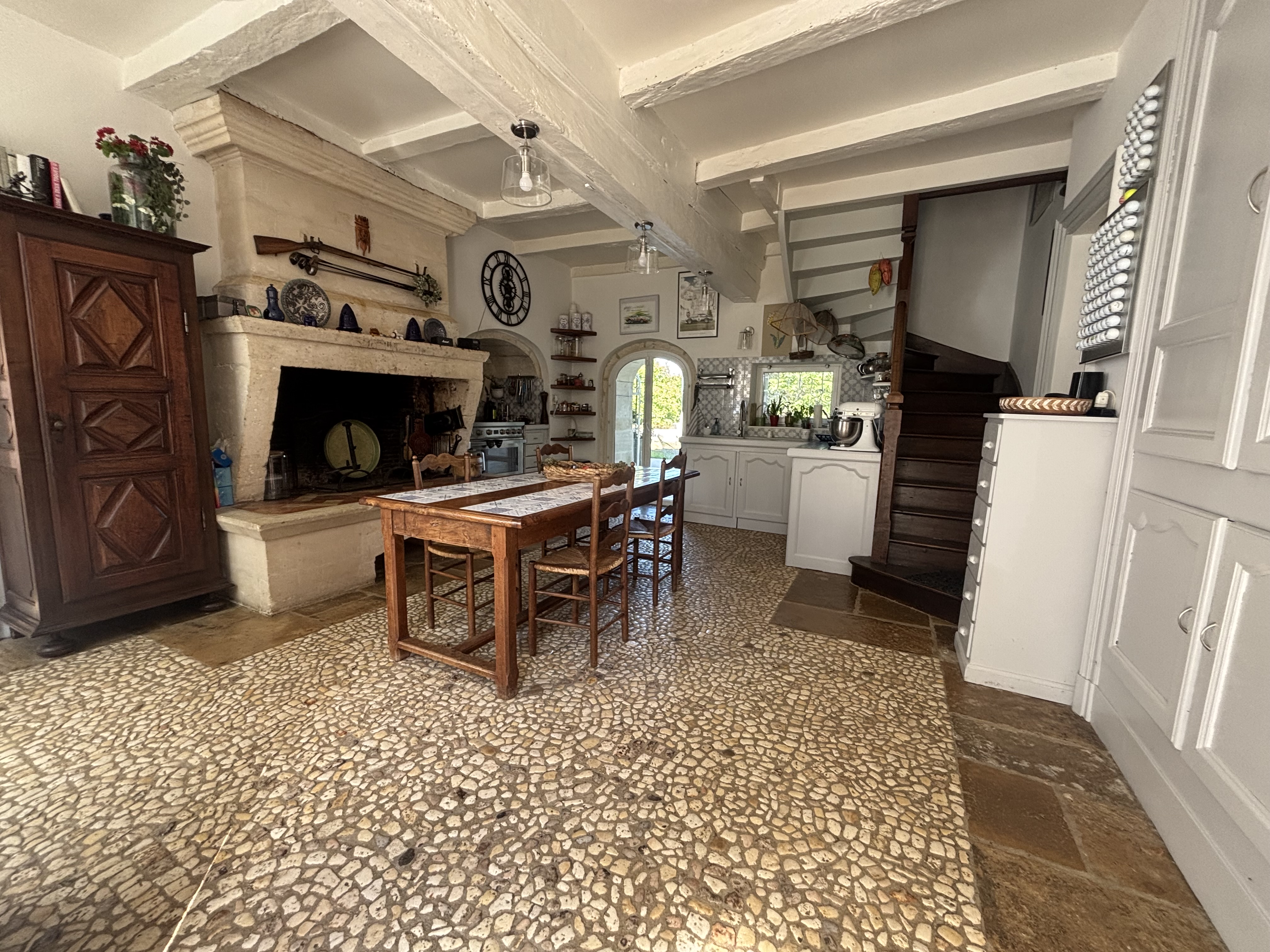 Propriété en France à vendre à Angoulême, Charente - €763 200 - photo 