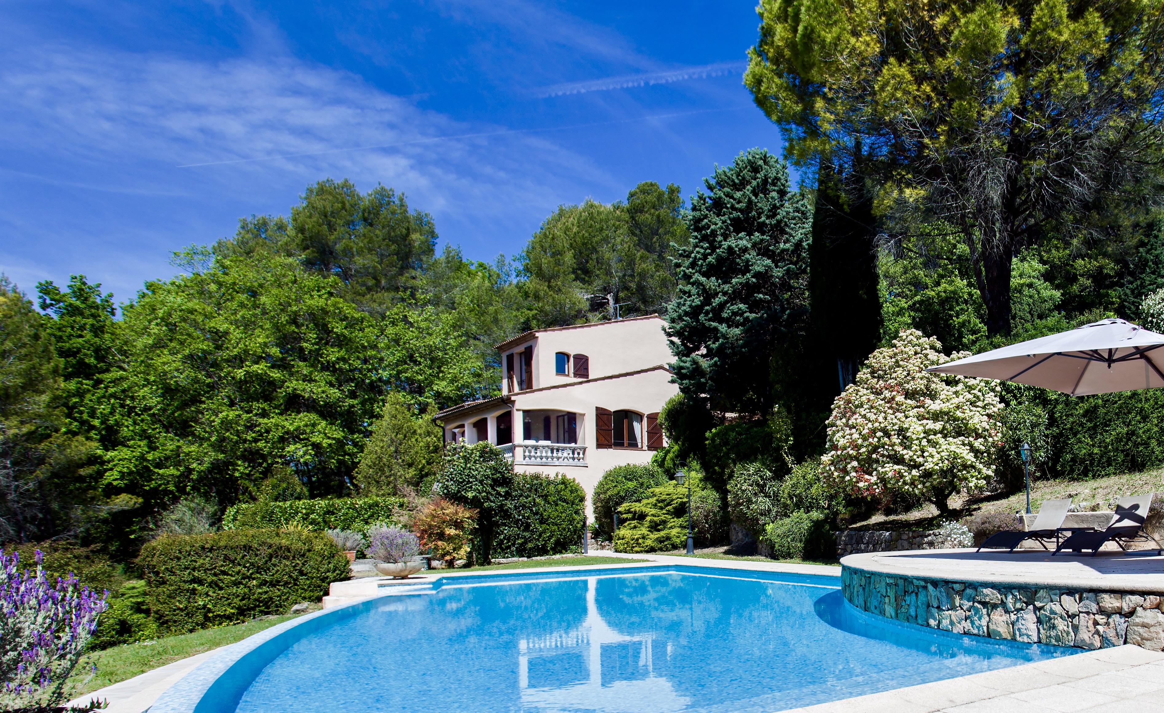 Propriété en France à vendre à Châteauneuf-Grasse, Alpes-Maritimes - &#8364;999 000 - photo 