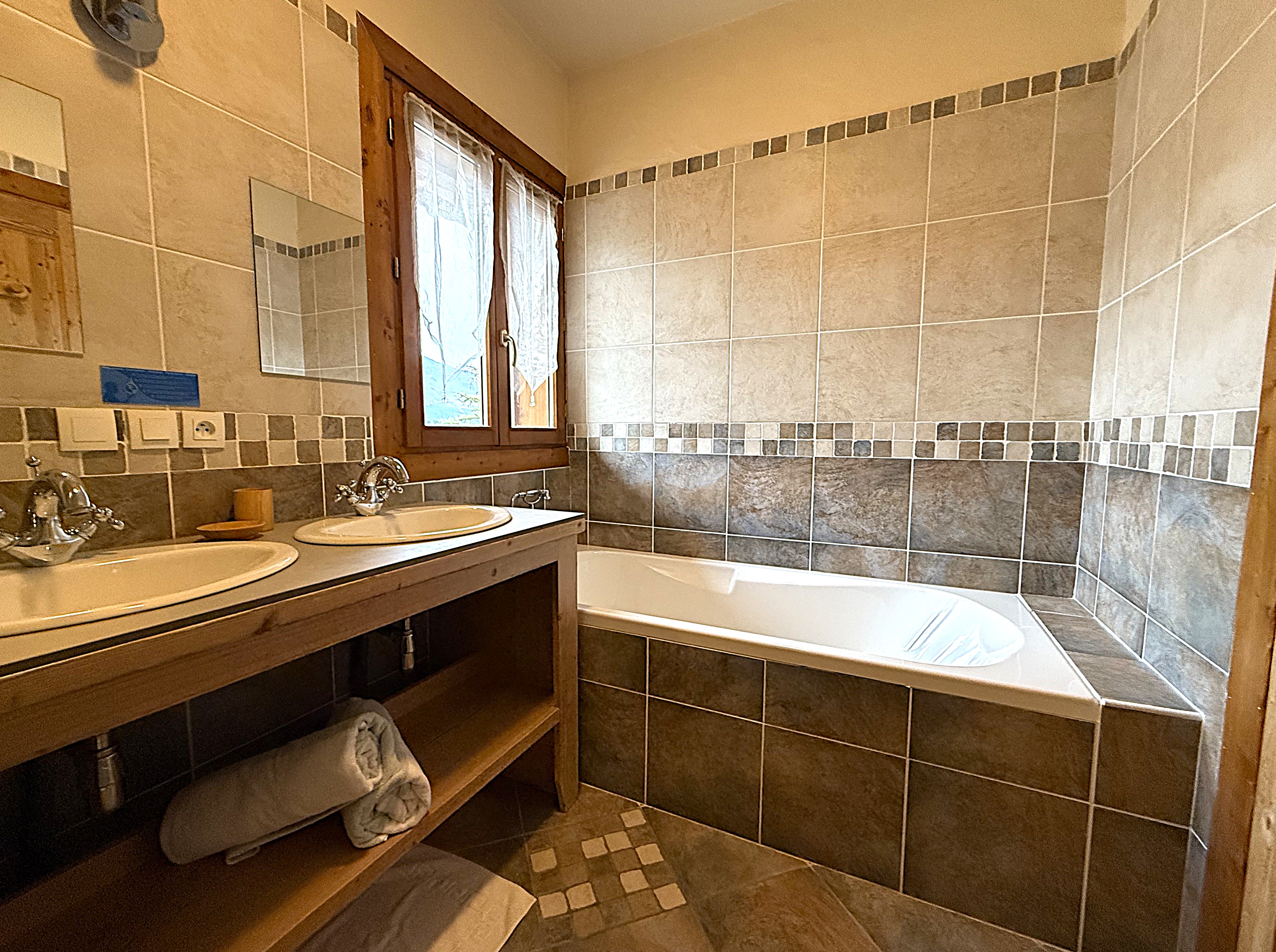 French property for sale in Montvalezan, Savoie - €1,300,000 - photo 