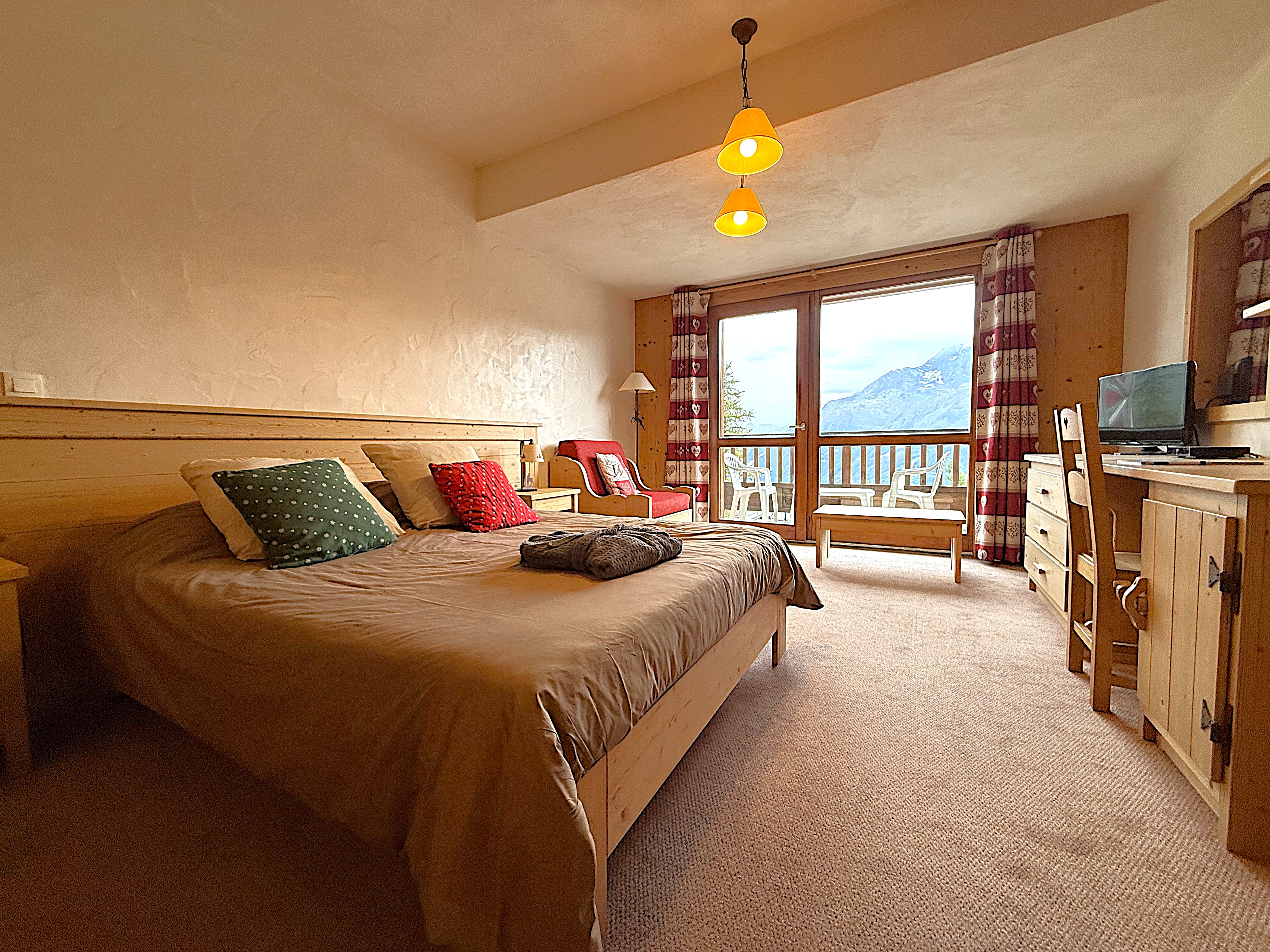 French property for sale in Montvalezan, Savoie - €1,300,000 - photo 