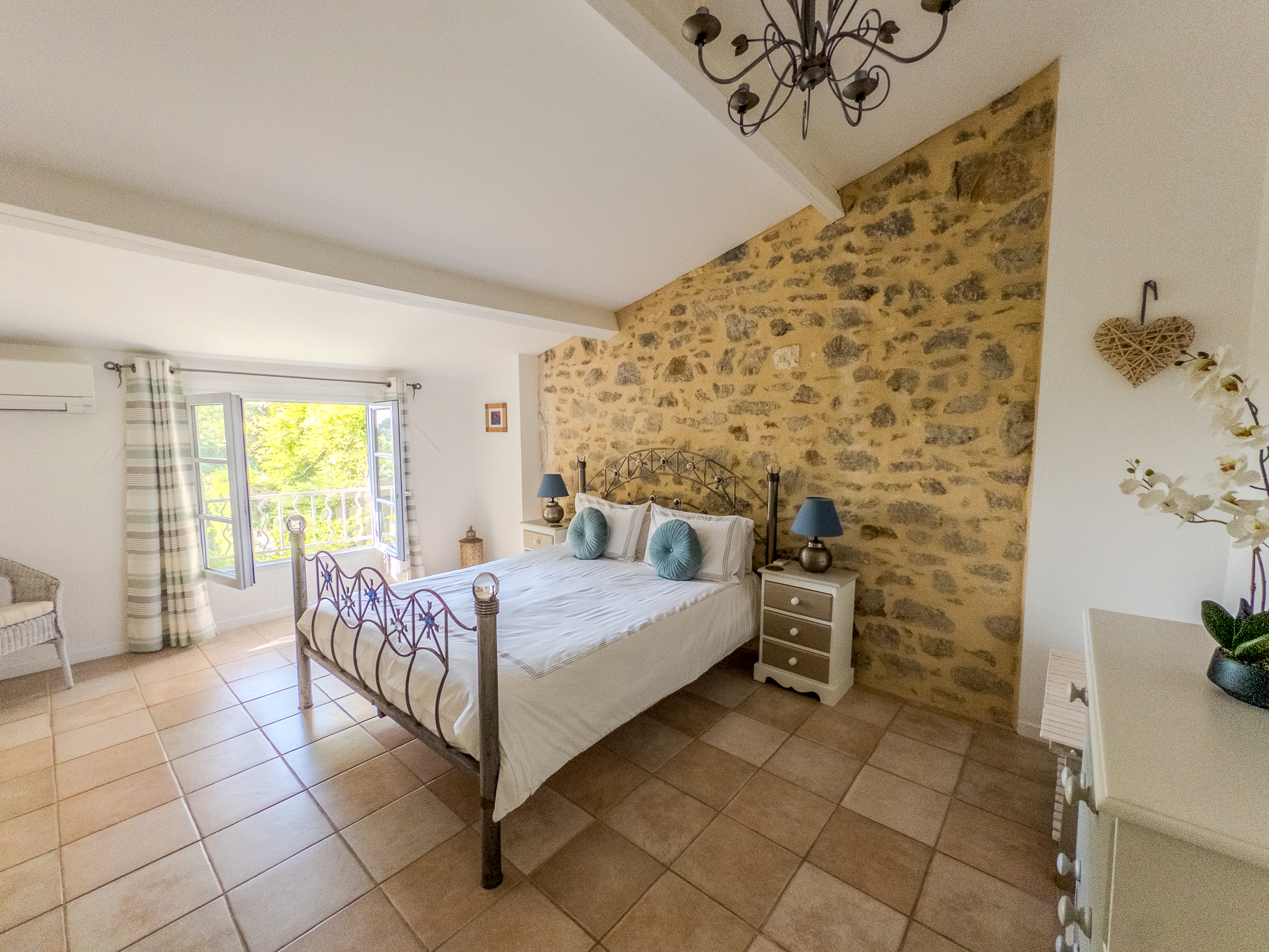 Propriété en France à vendre à Neffiès, Hérault - &#8364;950 000 - photo 