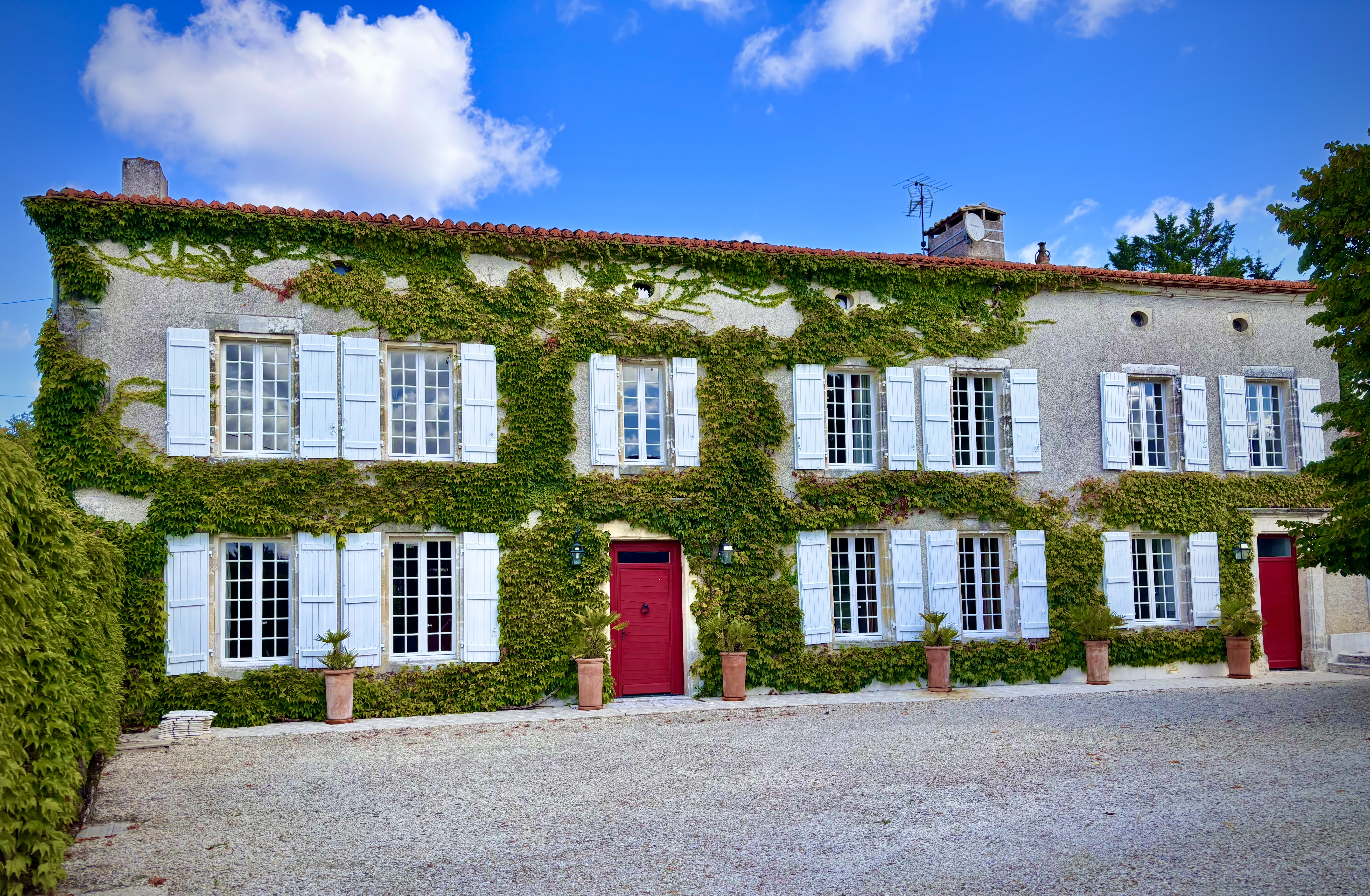 Propriété en France à vendre à Angoulême, Charente - €763 200 - photo 