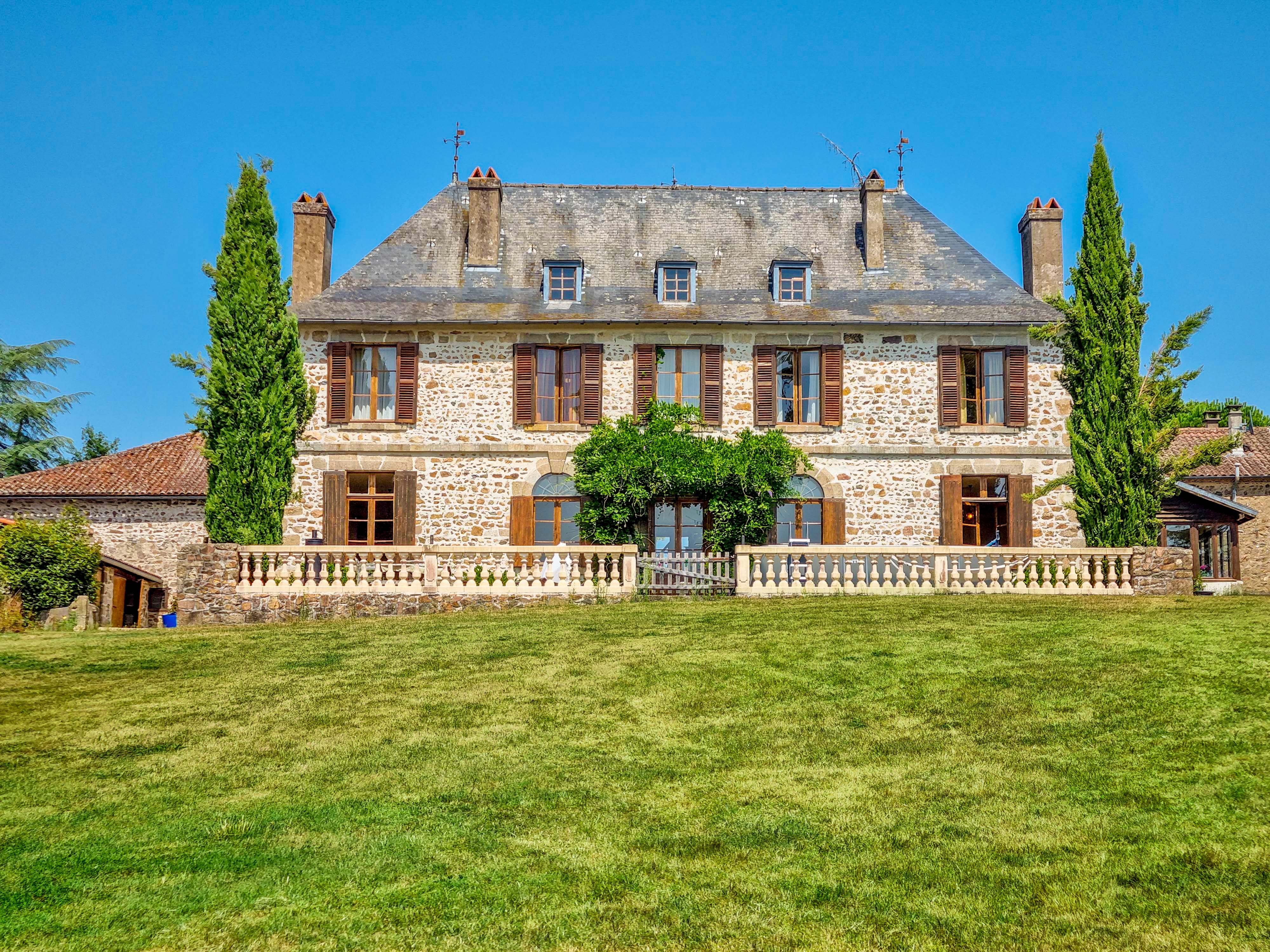 French property for sale in Lesterps, Charente - €1,054,700 - photo 