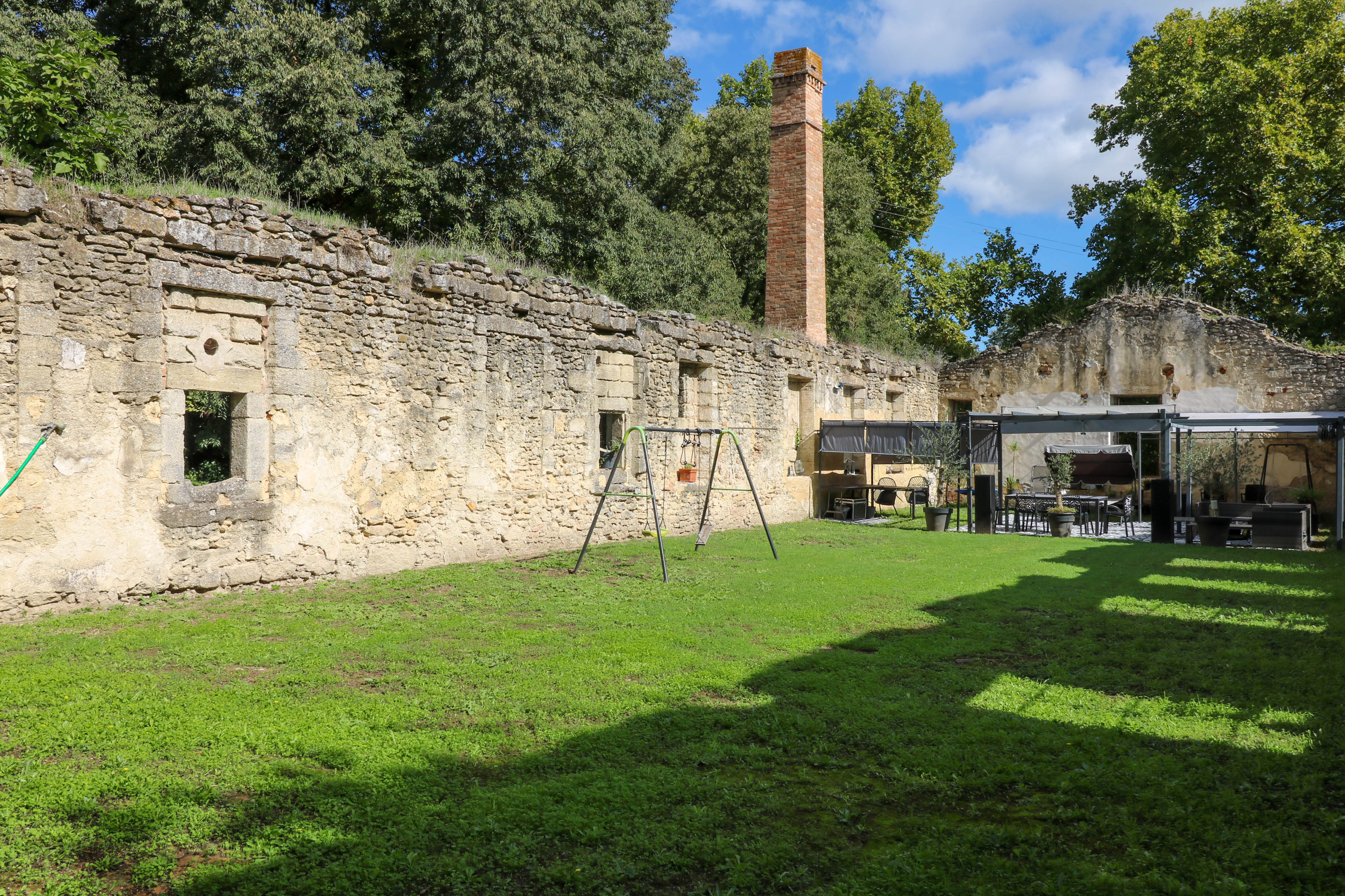 French property for sale in Uzès, Gard - €1,300,000 - photo 