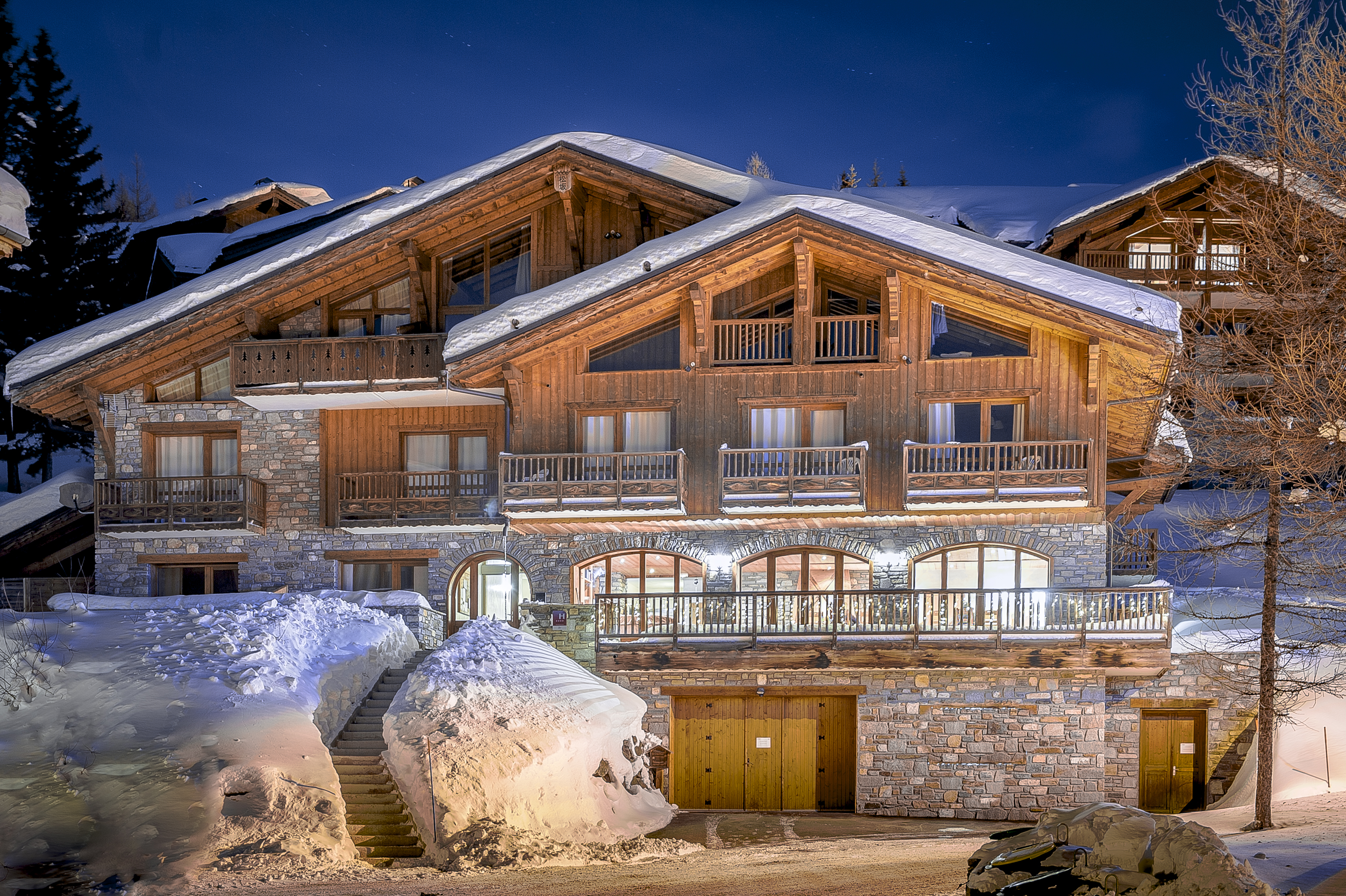 French property for sale in Montvalezan, Savoie - €1,300,000 - photo 