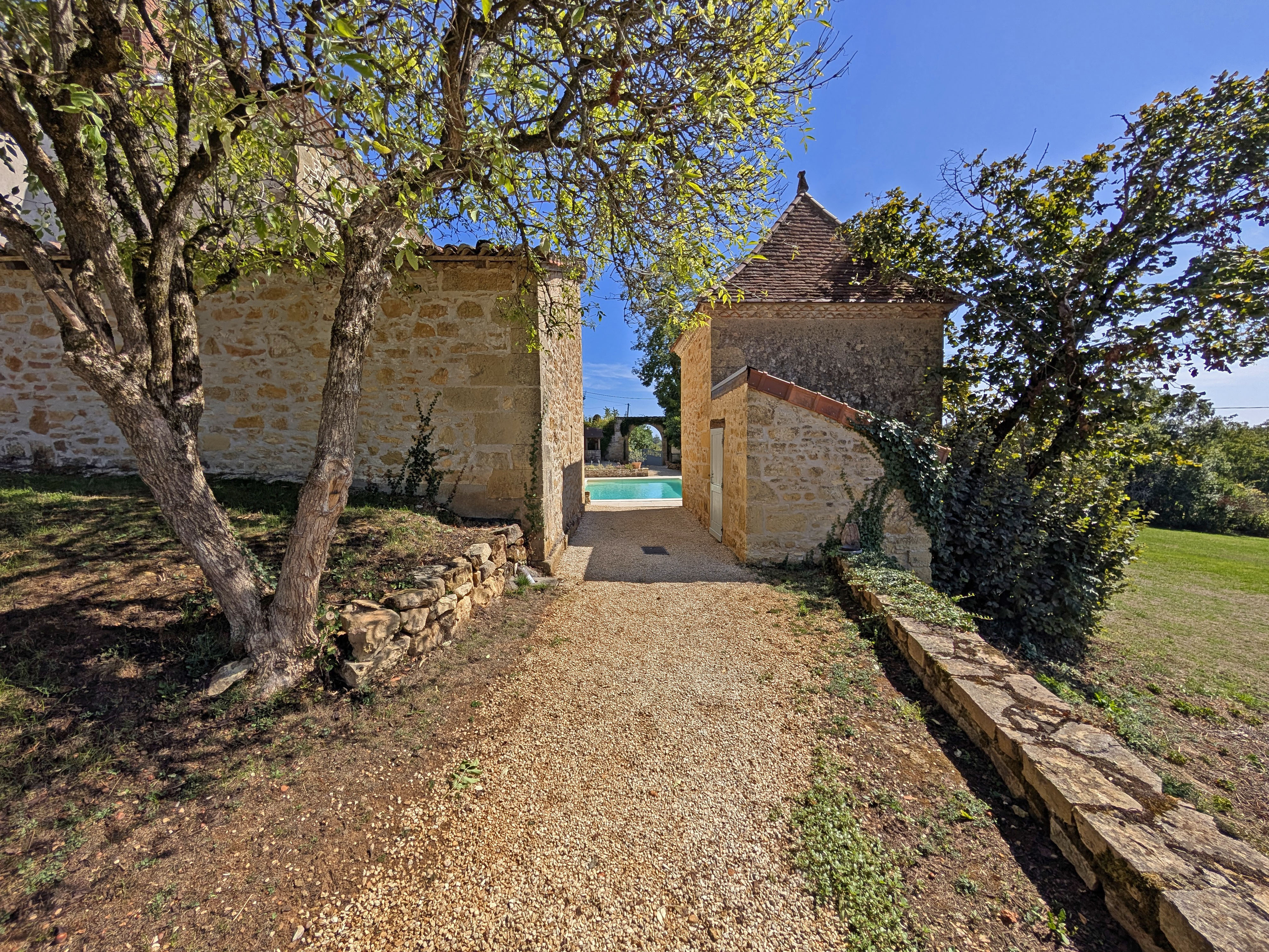 French property for sale in Nanthiat, Dordogne - €1,047,000 - photo 