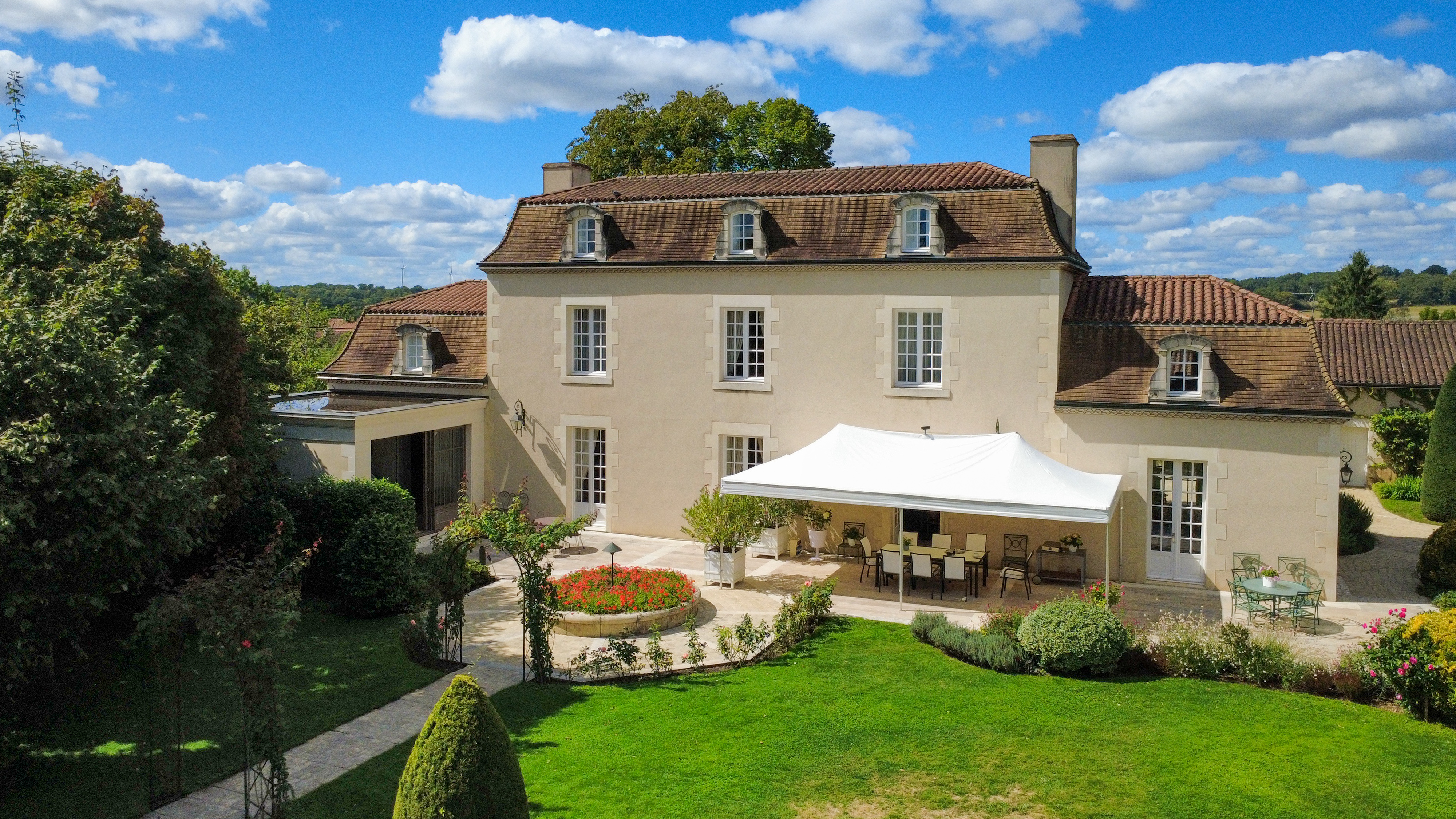 Propriété en France à vendre à Poitiers, Vienne - &#8364;1 535 000 - photo 