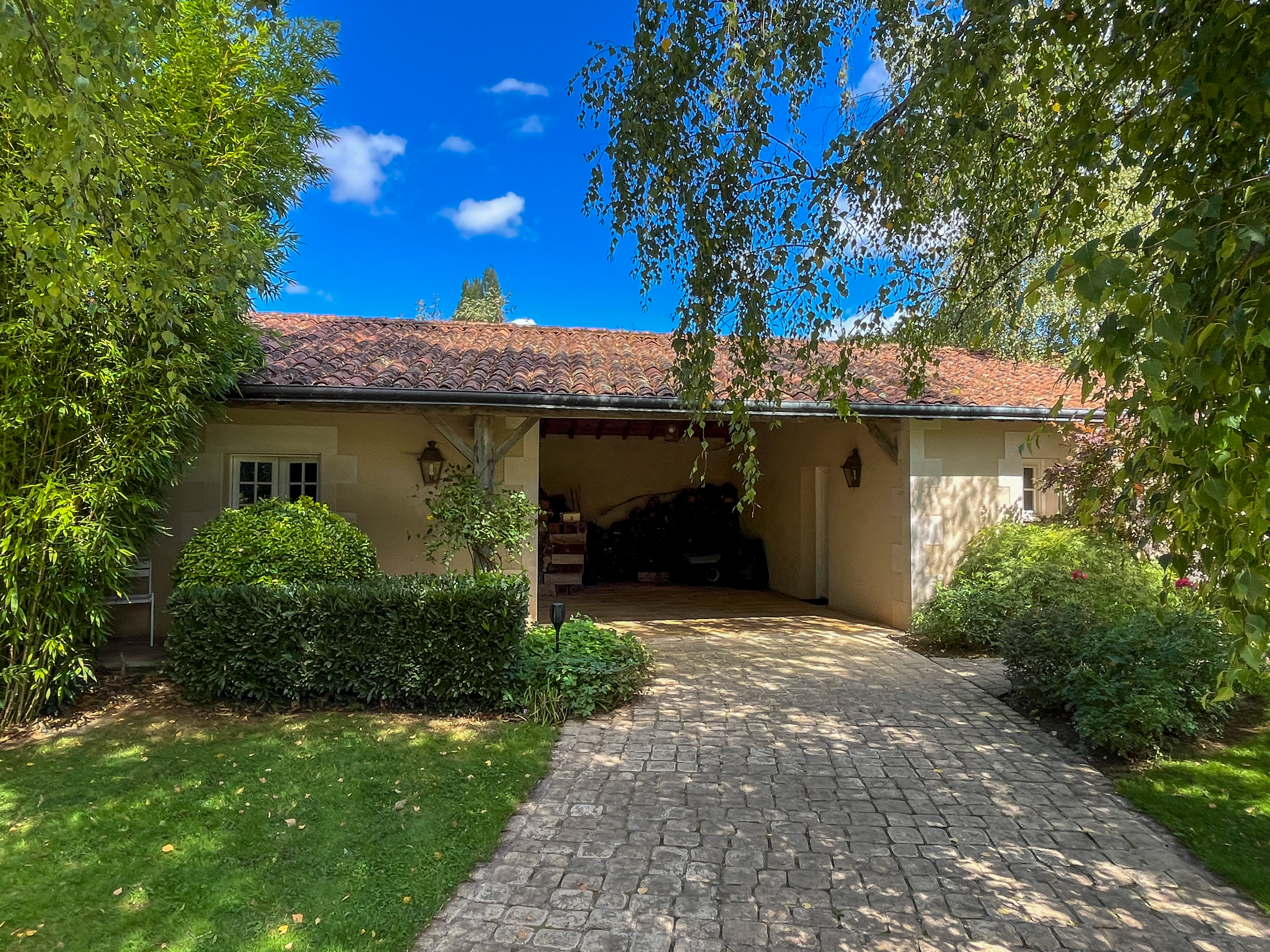 Propriété en France à vendre à Poitiers, Vienne - &#8364;1 535 000 - photo 