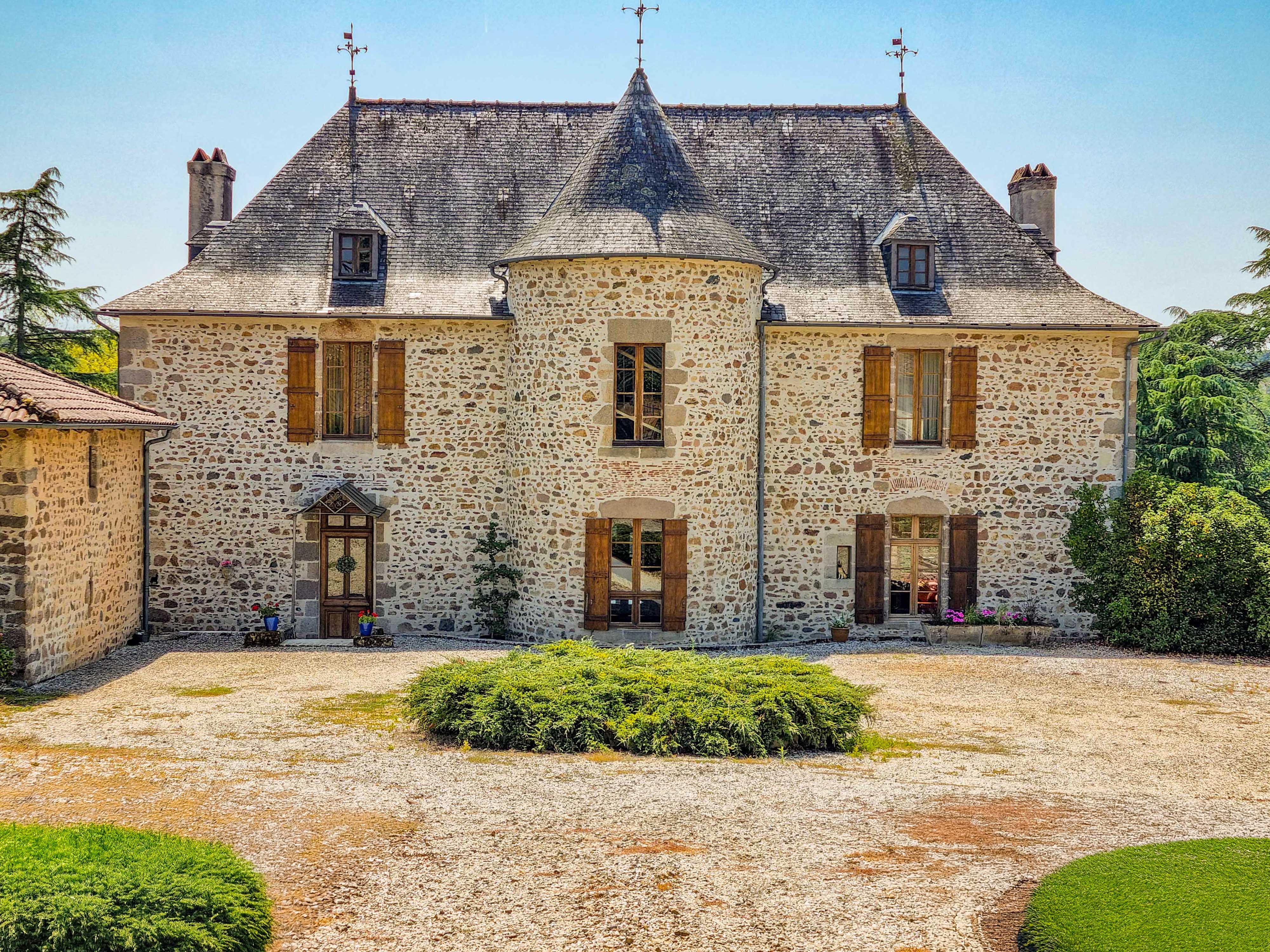 French property for sale in Lesterps, Charente - €1,054,700 - photo 