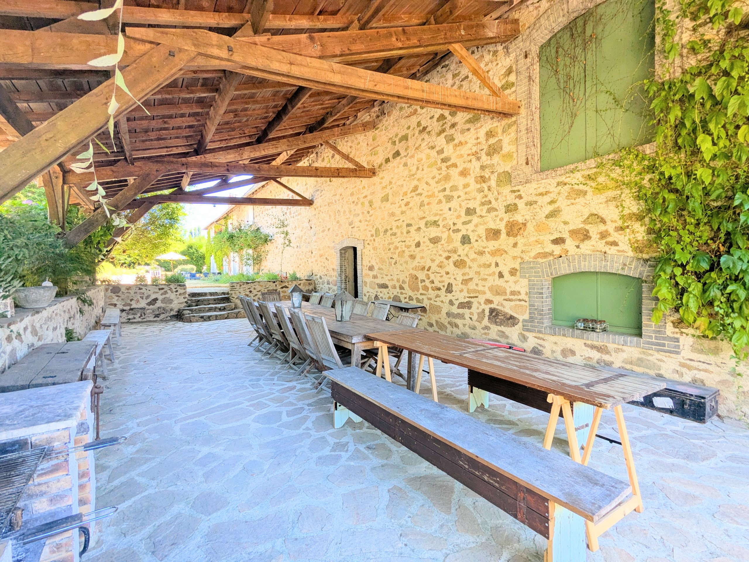 Propriété en France à vendre à Saint-Priest-Ligoure, Haute-Vienne - &#8364;699 000 - photo 