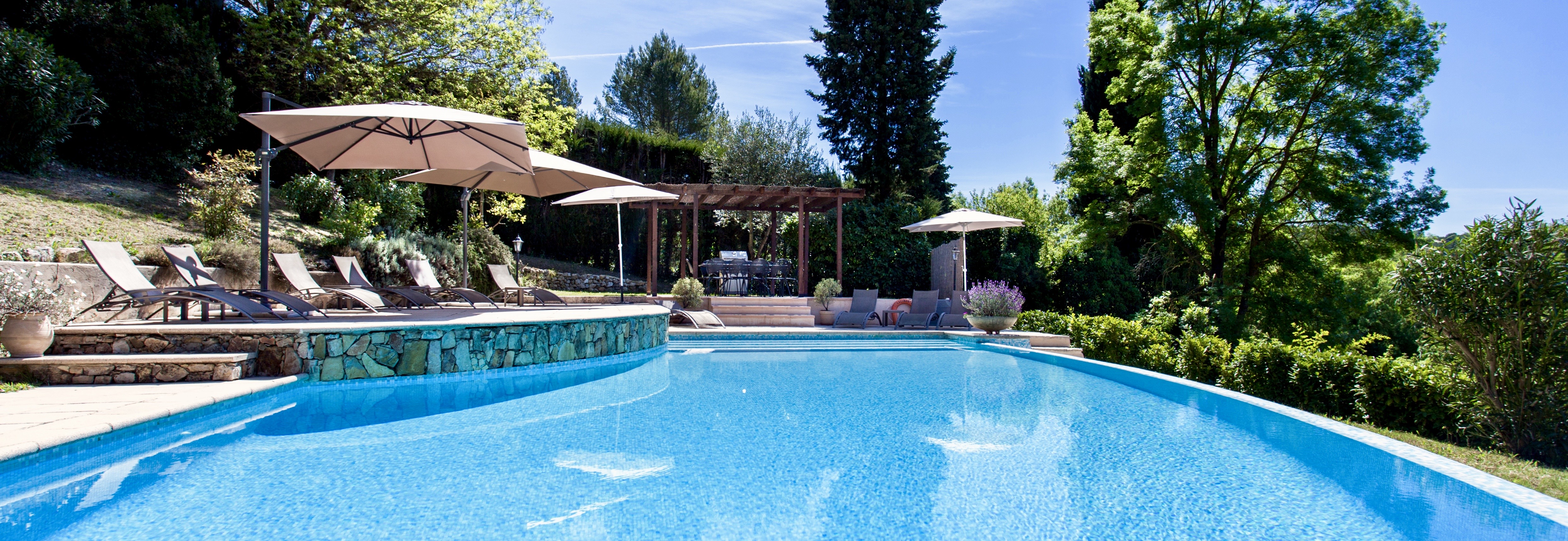 Propriété en France à vendre à Châteauneuf-Grasse, Alpes-Maritimes - &#8364;999 000 - photo 