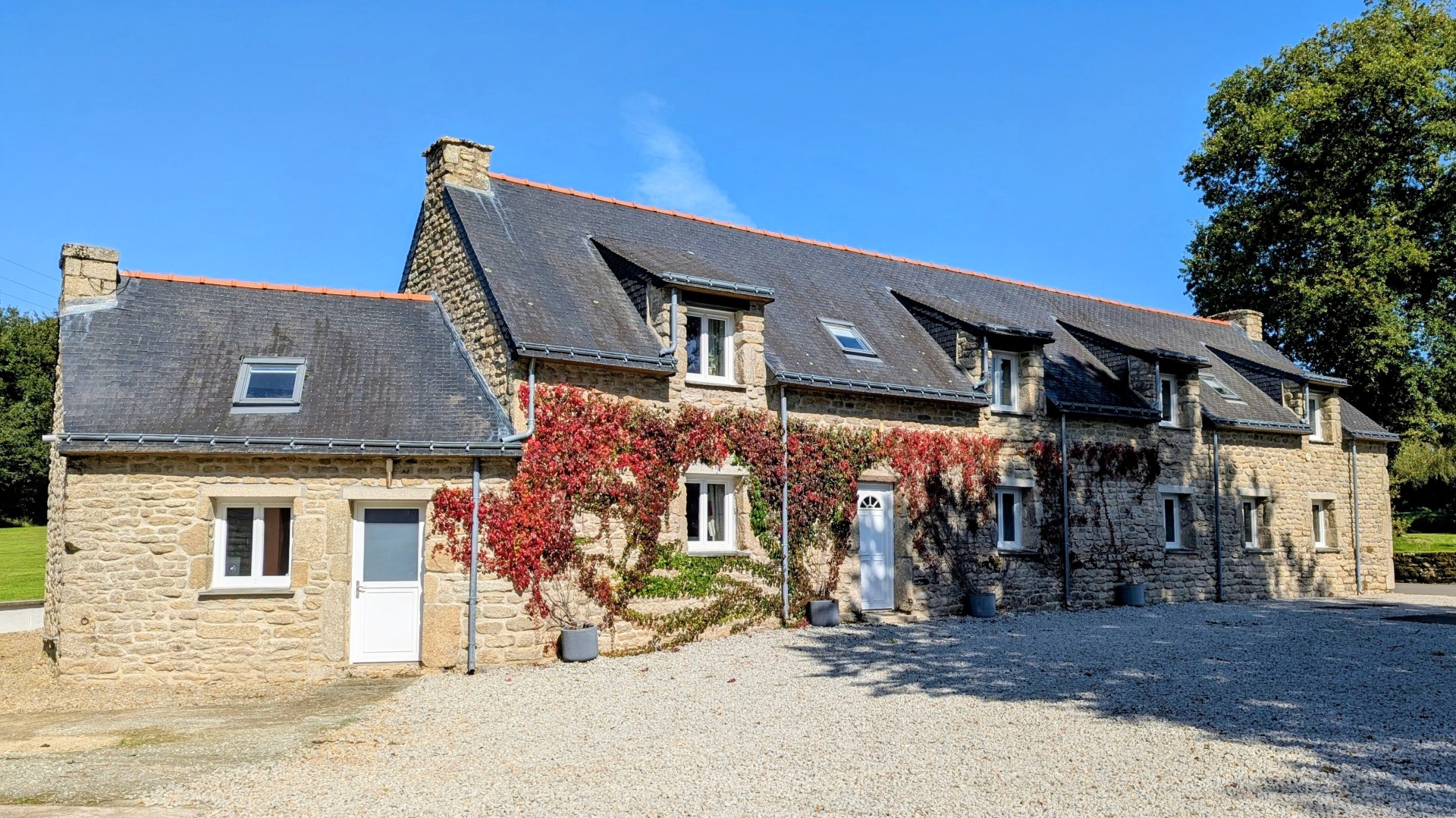 Propriété en France à vendre à Plouray, Morbihan - &#8364;858 600 - photo 
