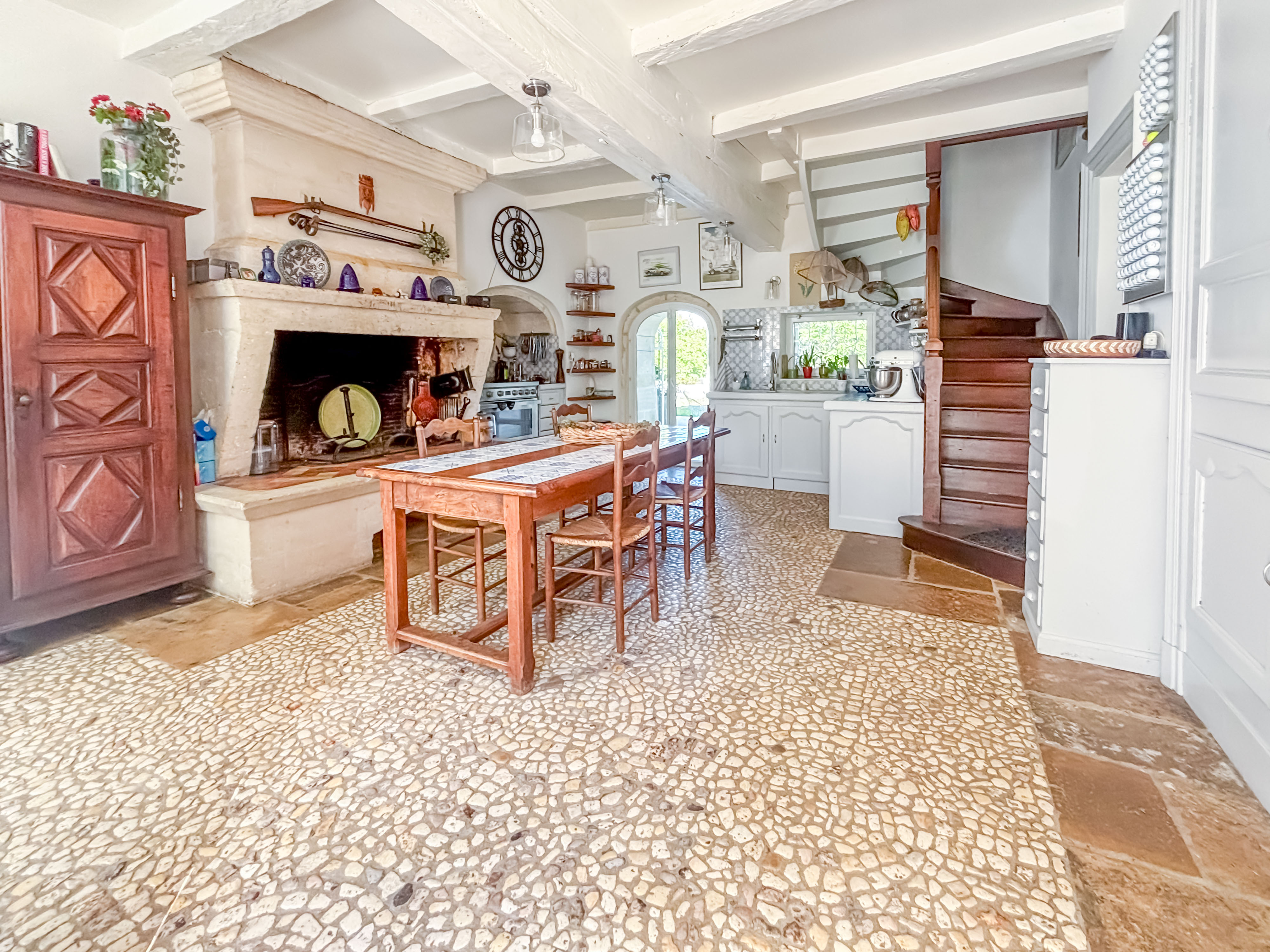 Propriété en France à vendre à Angoulême, Charente - €763 200 - photo 