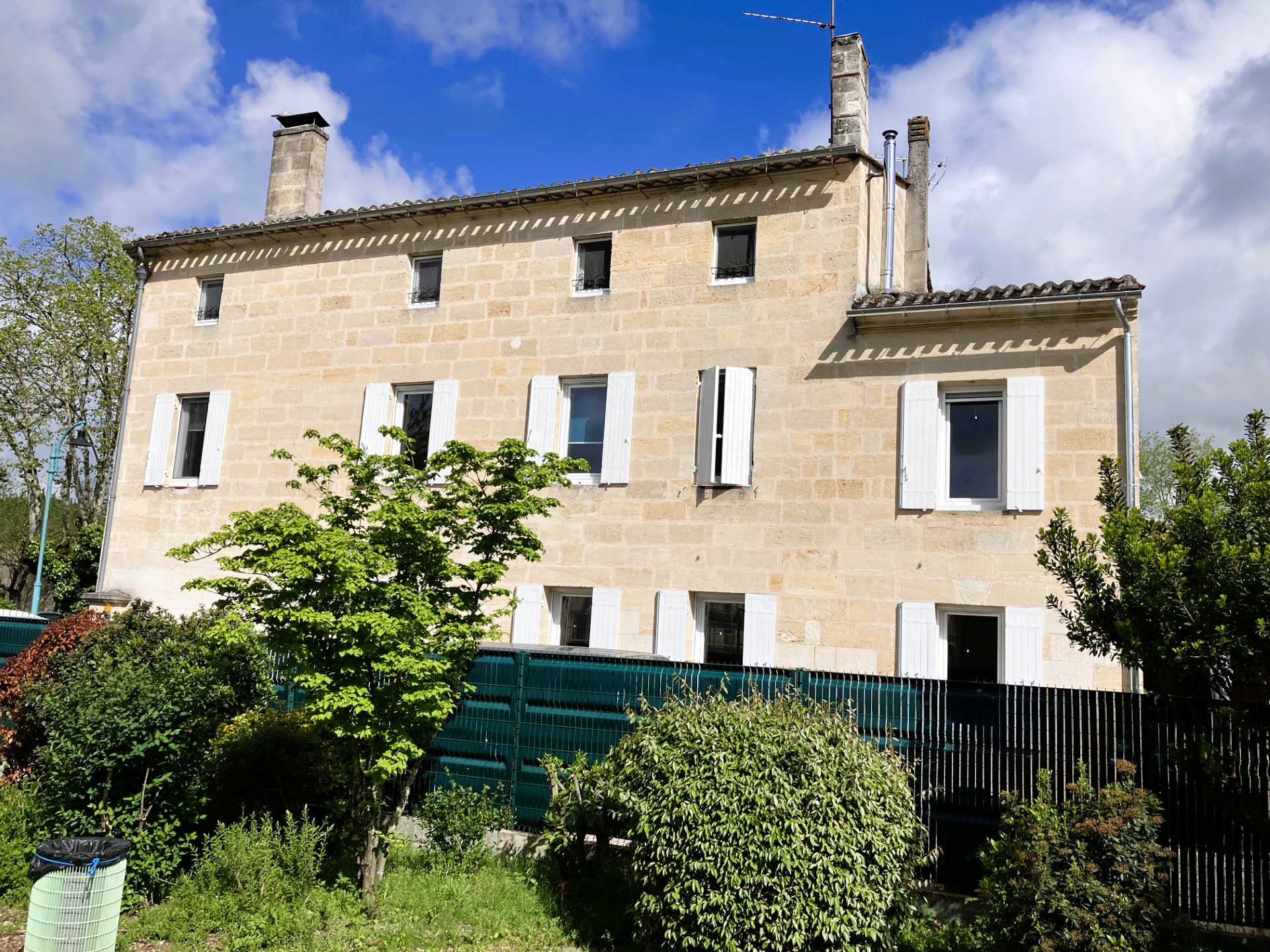 Propriété en France à vendre à Saint-Seurin-sur-l'Isle, Gironde - €549 000 - photo 