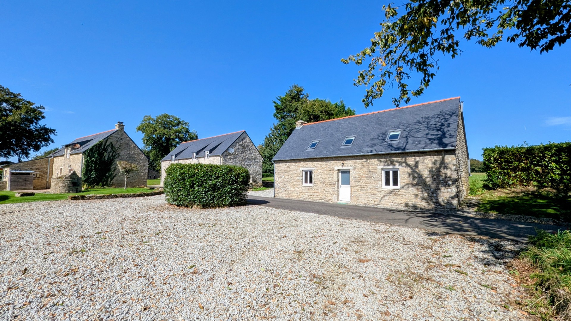 Propriété en France à vendre à Plouray, Morbihan - &#8364;858 600 - photo 