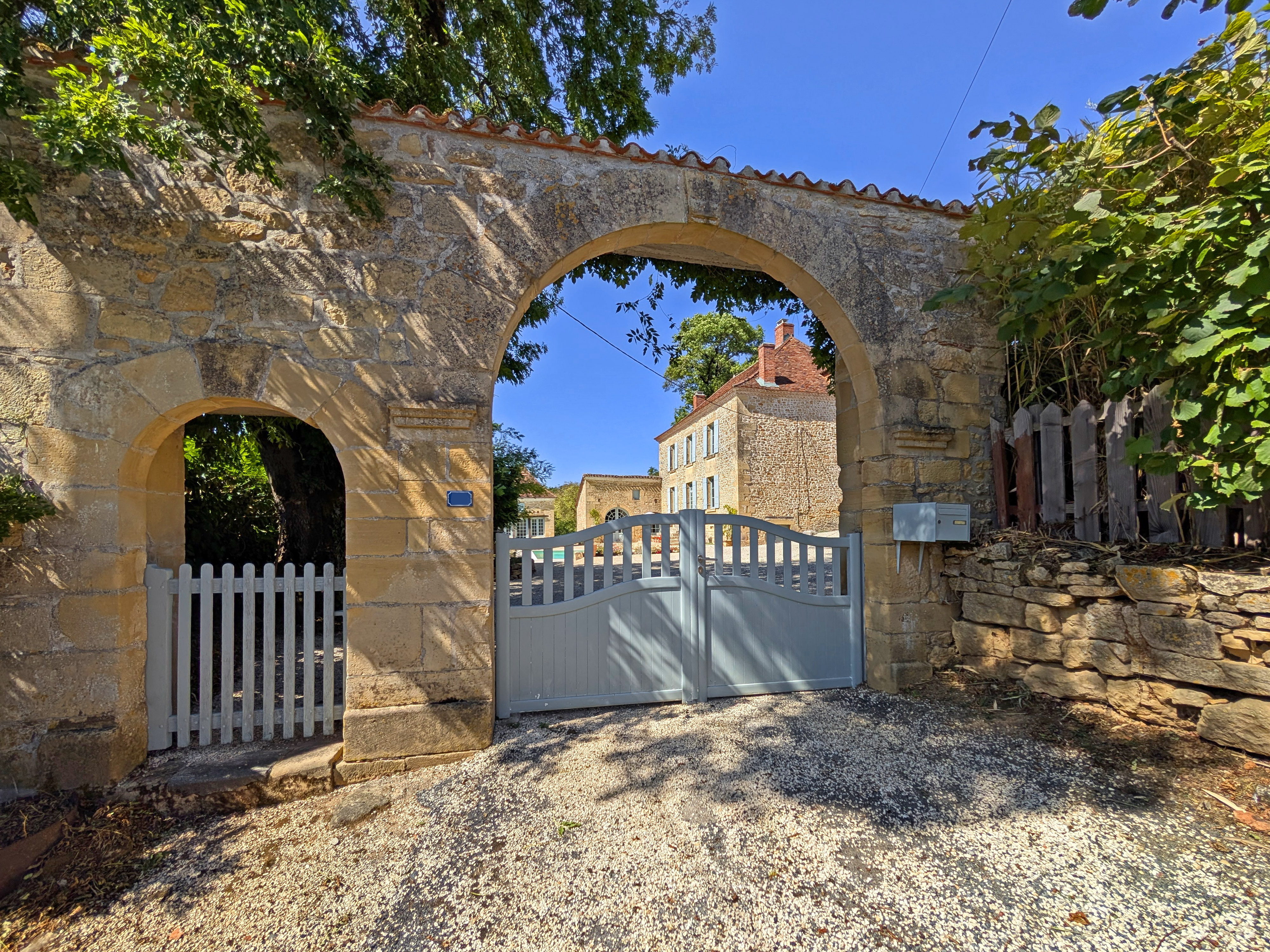 French property for sale in Nanthiat, Dordogne - €1,047,000 - photo 