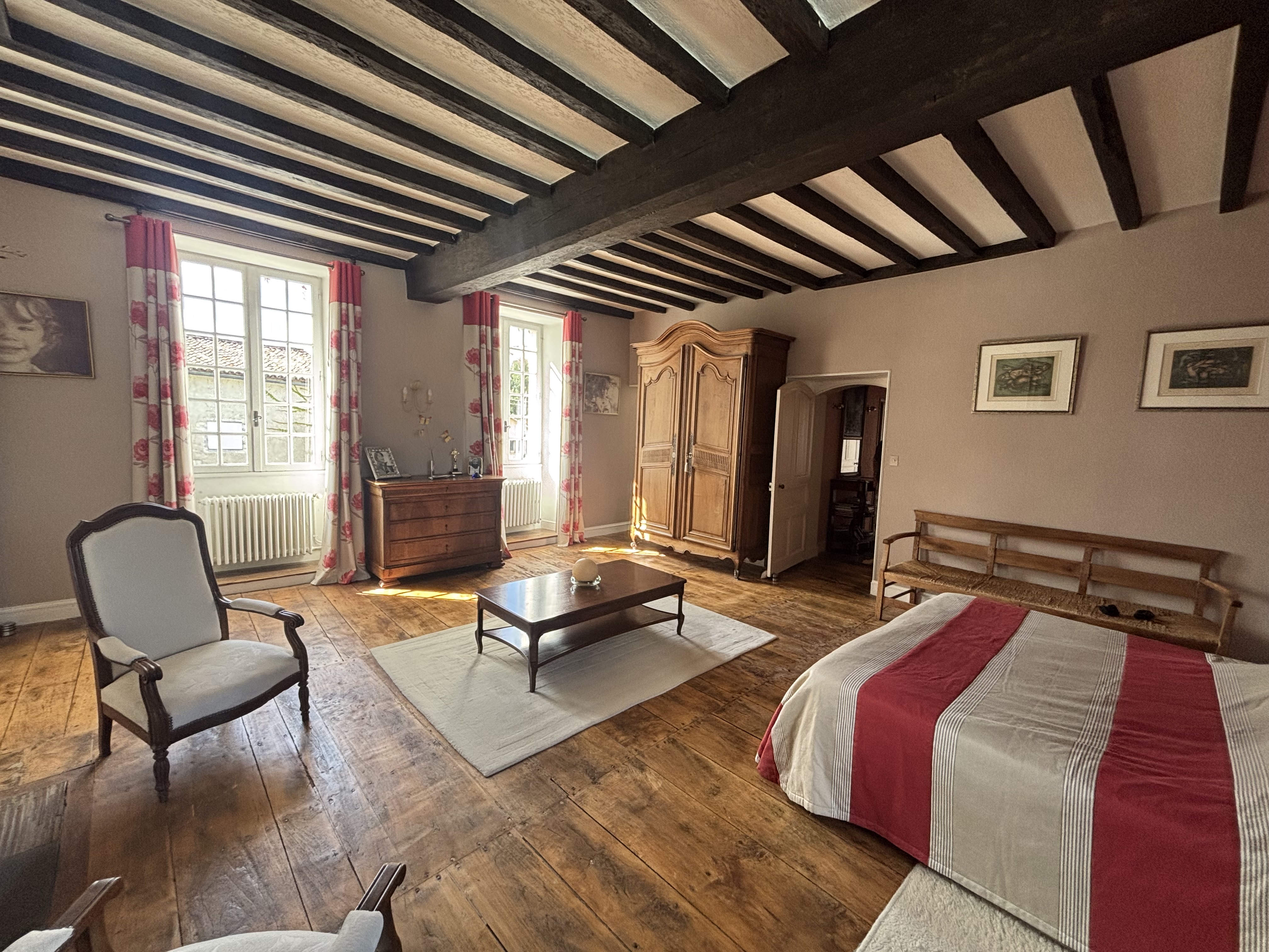 Propriété en France à vendre à Angoulême, Charente - €763 200 - photo 