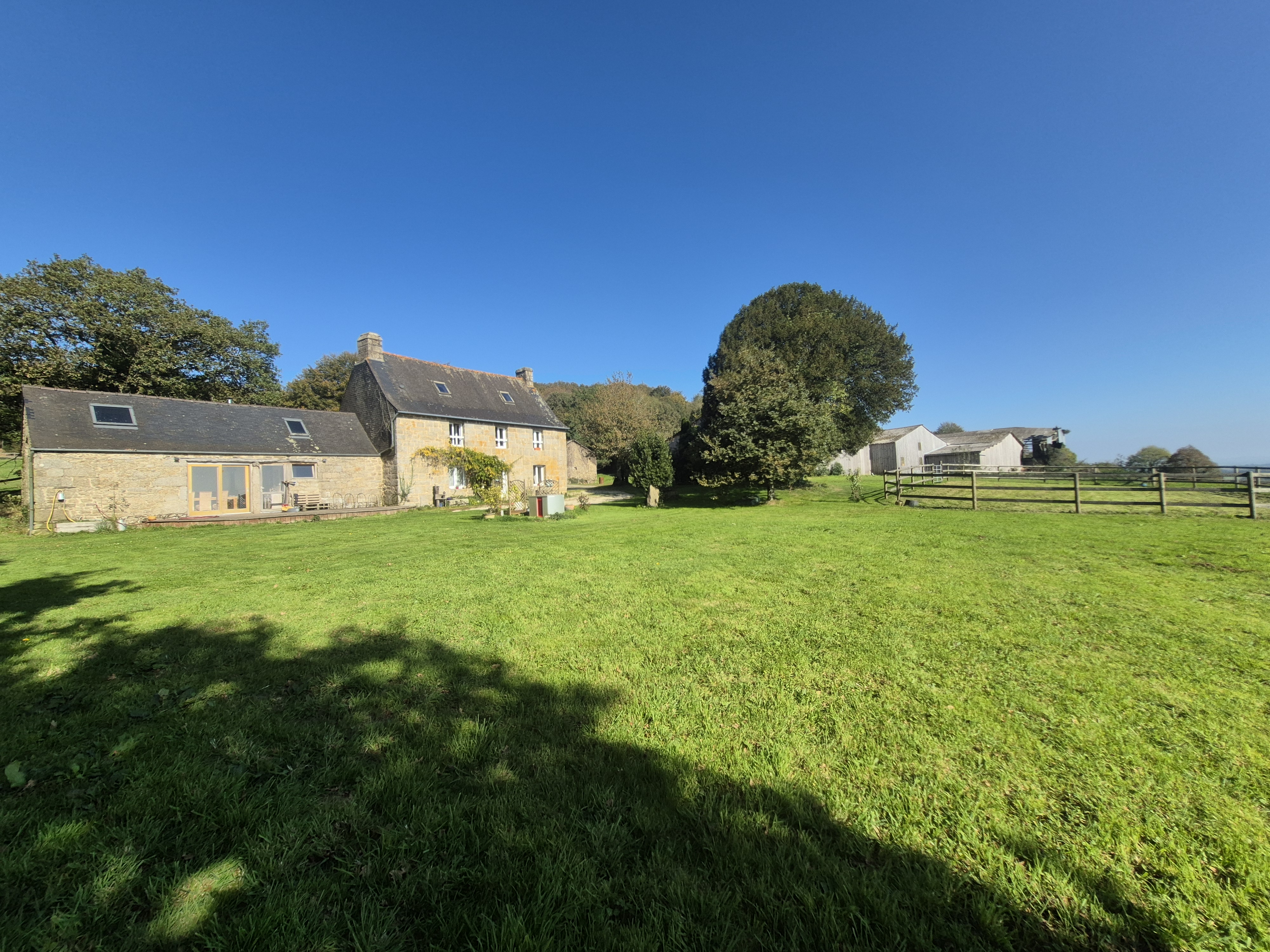 French property for sale in Kergrist-Moëlou, Côtes-d'Armor - €680,000 - photo 