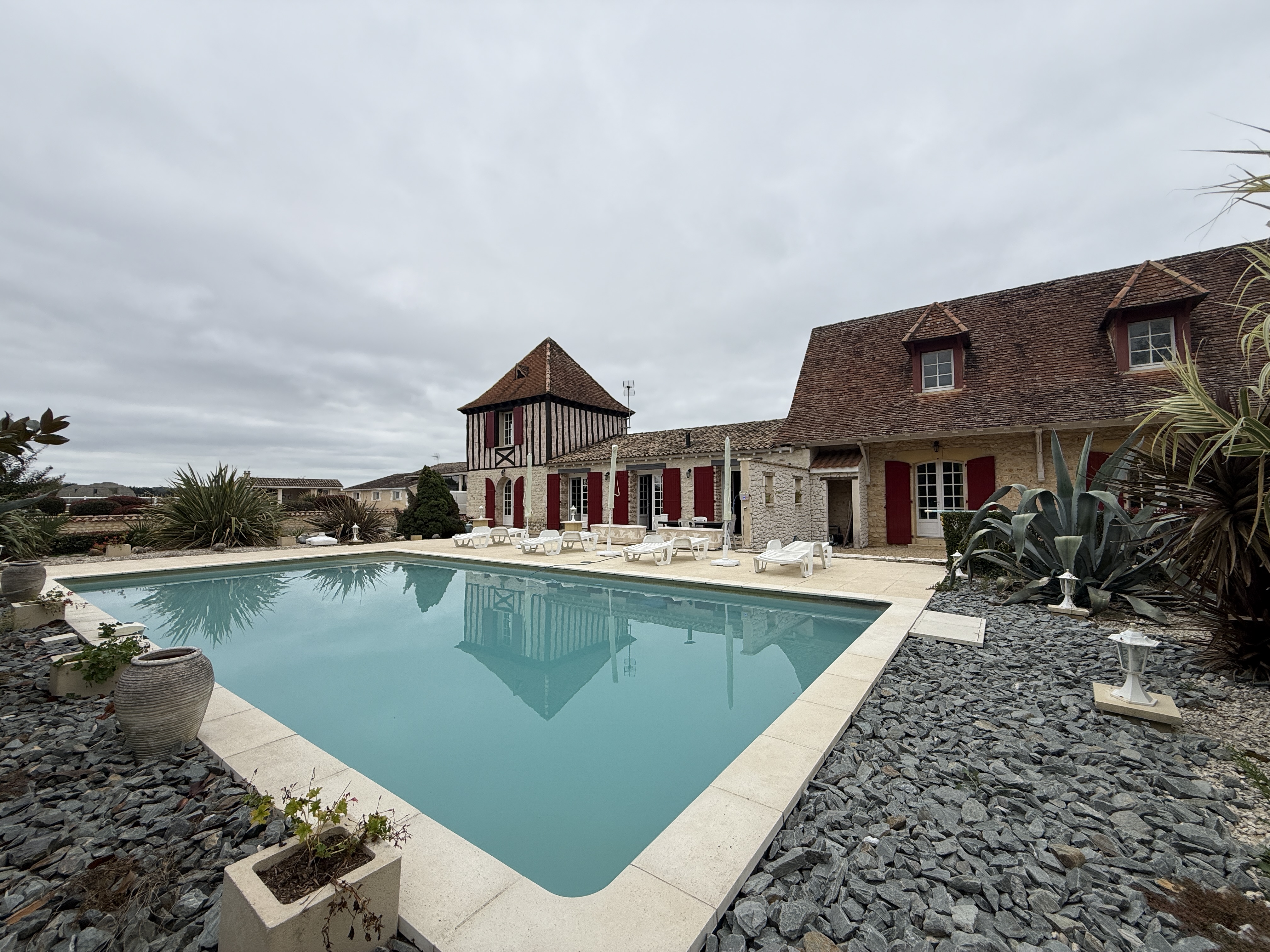 Propriété en France à vendre à Gardonne, Dordogne - &#8364;1 588 000 - photo 